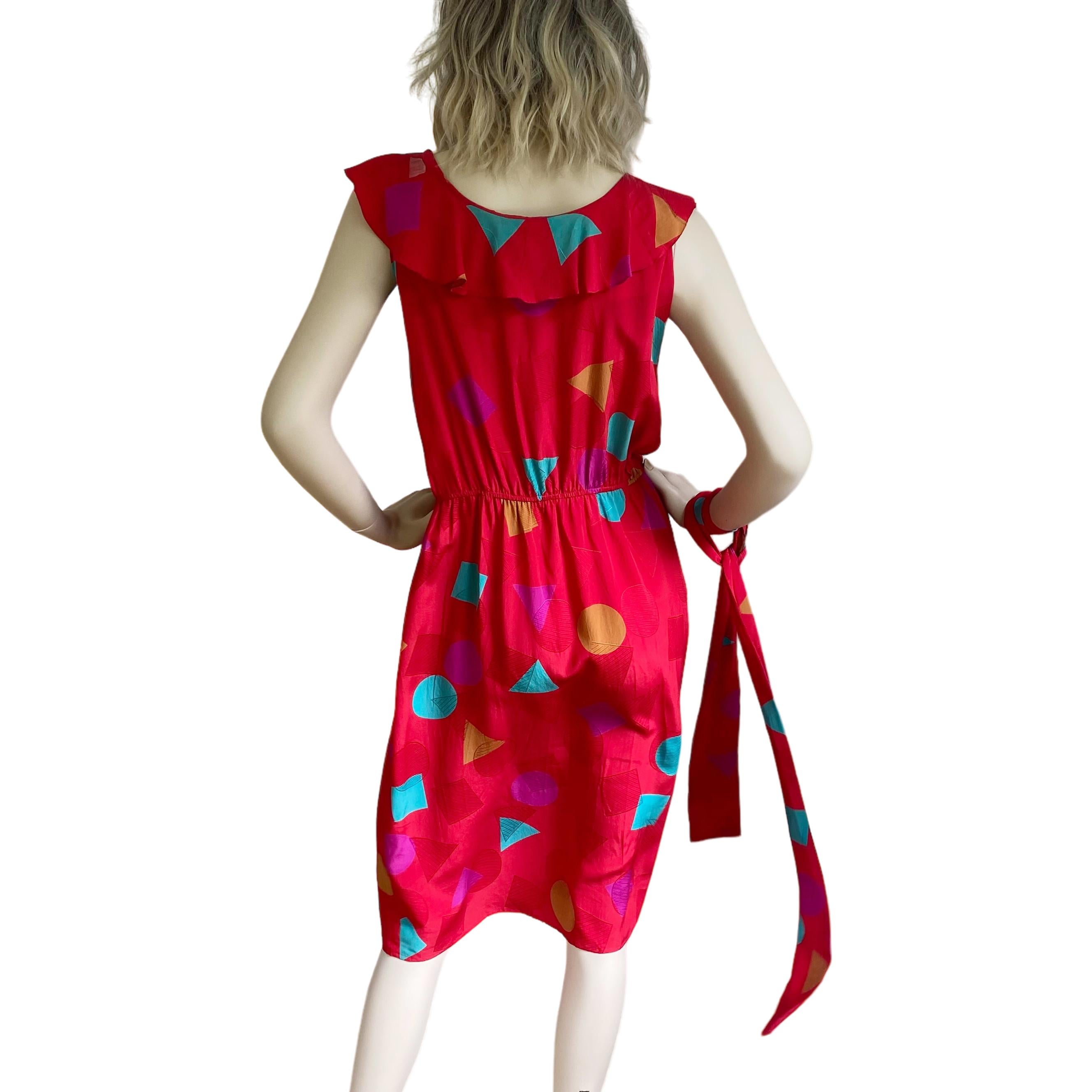 Flora Kung Wickelkleid mit rotem Seidendruck - neu mit Etikett  im Angebot 1