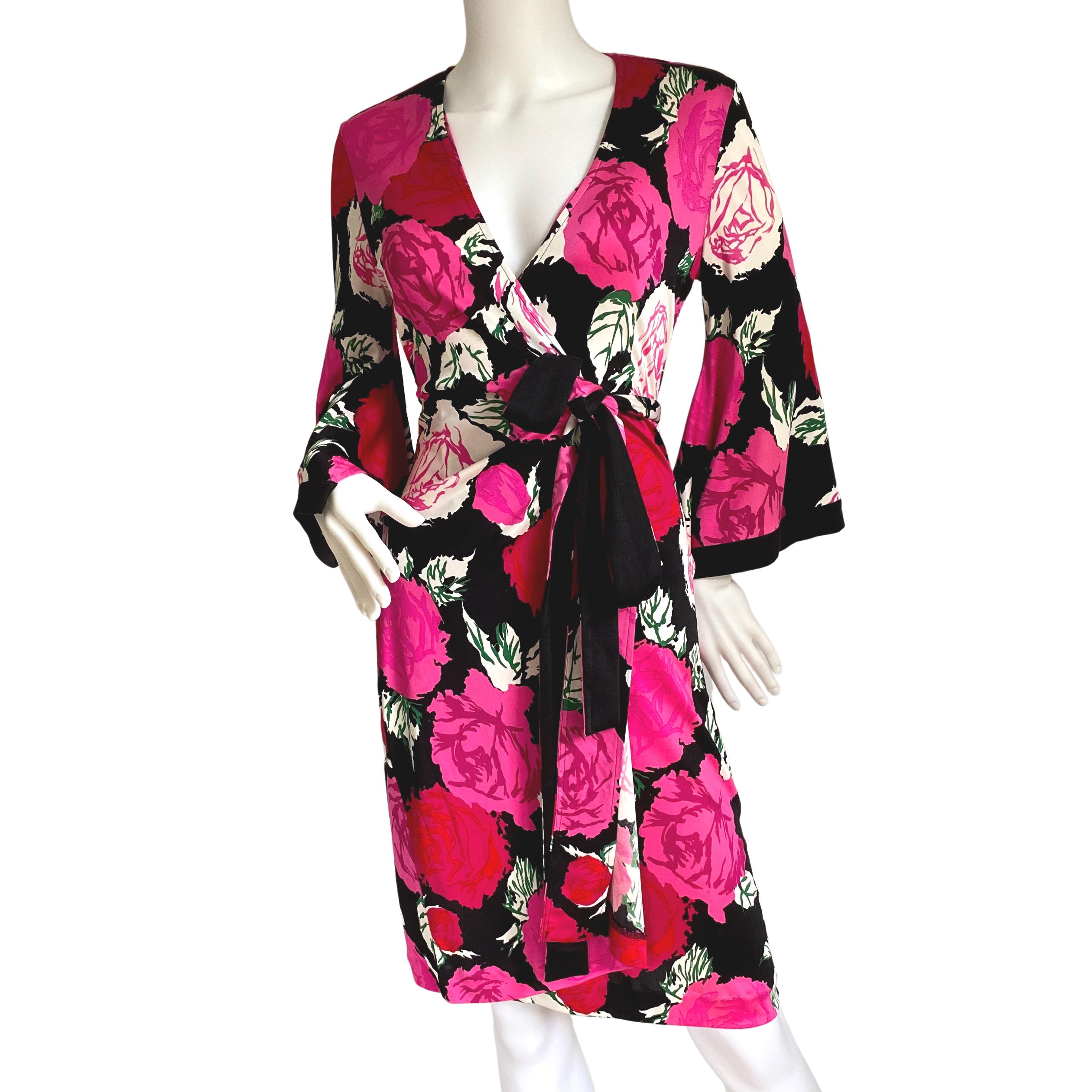 True wrap dress with kimono sleeve.
Print: Deep pink and red climbing roses on black background, trimmed in black.
FLORA KUNG silk dresses are made in premiere quality, long-filament silk yarn which gives a natural simmering glow and a buttery,