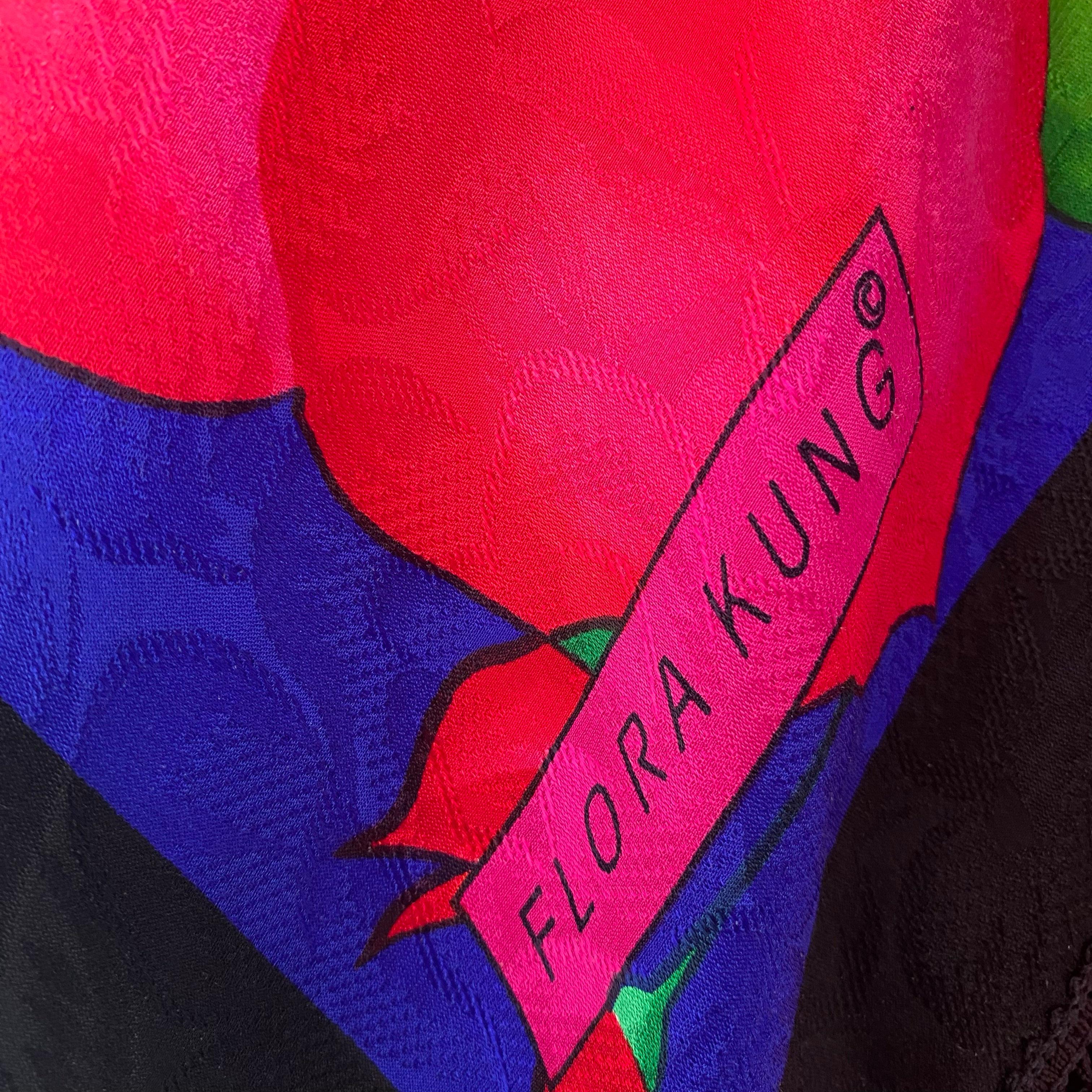 Flora Kung Klavierschal aus Seidenjacquard mit Blumenmuster, Rosen, Rosa, Rot und Schwarz  im Zustand „Neu“ im Angebot in Boston, MA