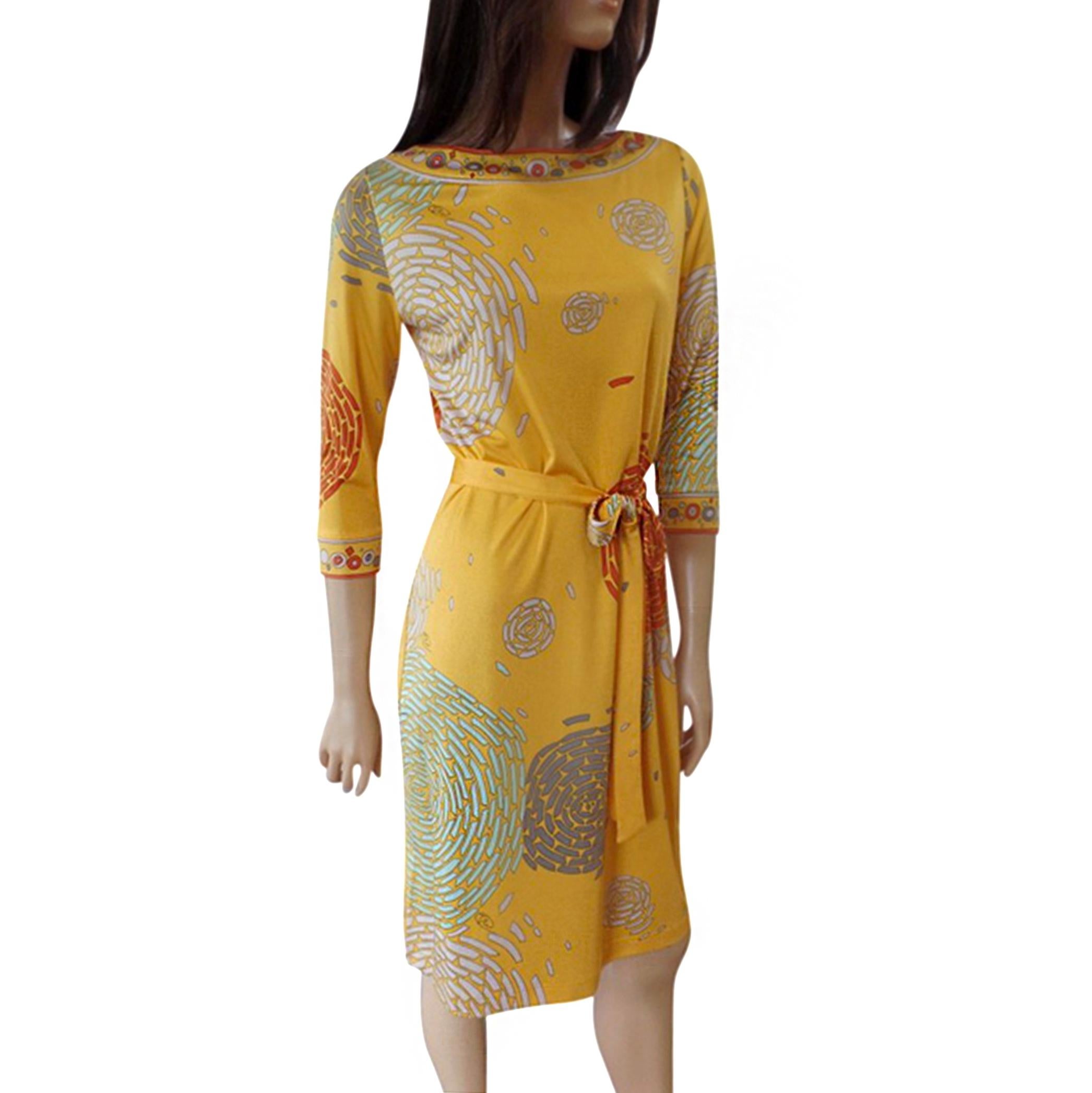 New with tag.
Flattering silk jersey mixed print dress in original, hand-signed 
