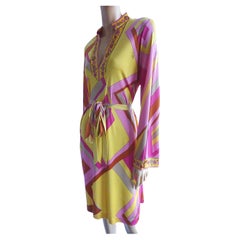 FLORA KUNG Robe tunique en soie à col fendu et imprimé déco jaune et rose, Neuf avec étiquette