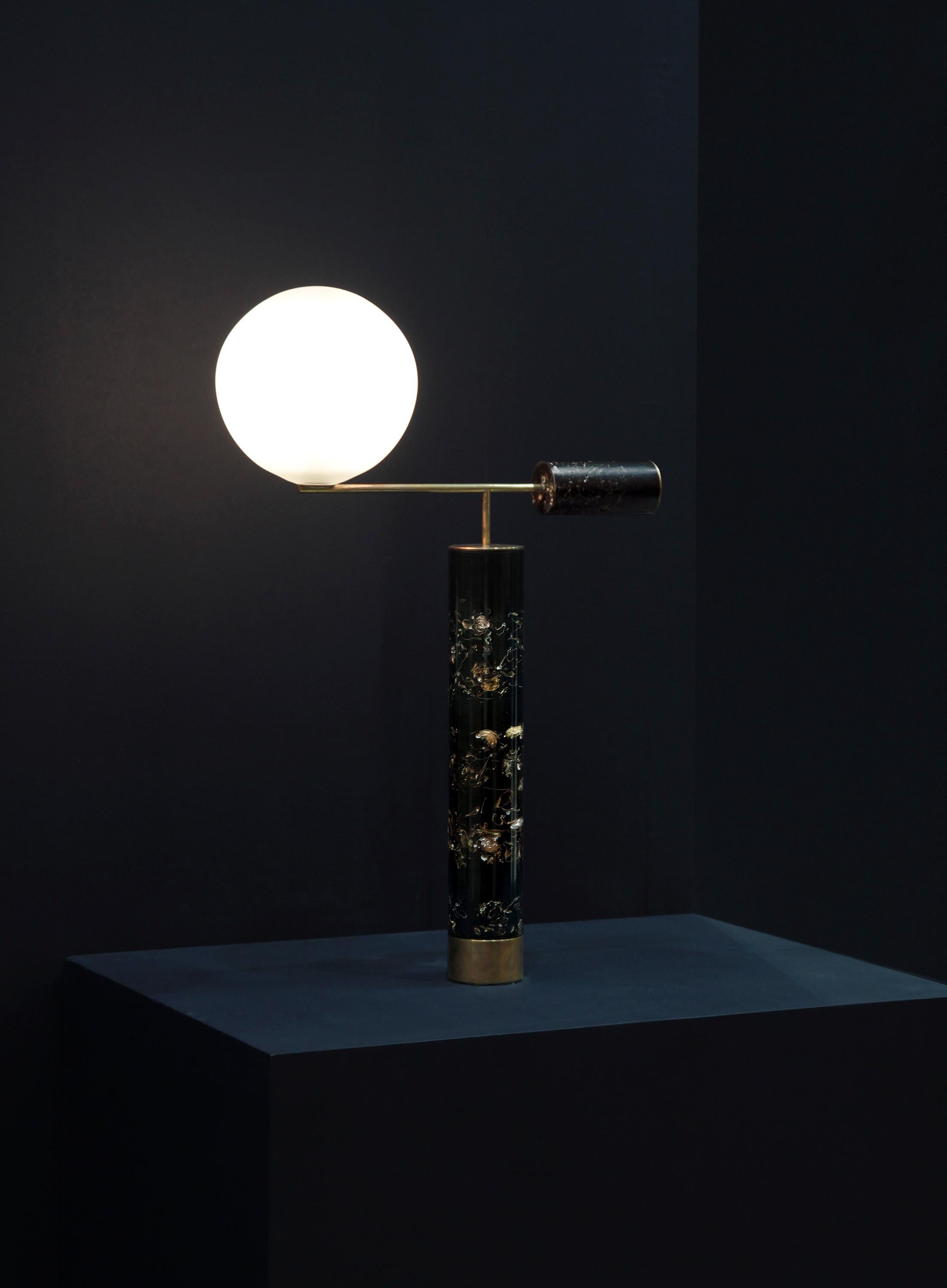 Flora-Lampe I Schwarz von Marcin Rusak (Gegossen) im Angebot
