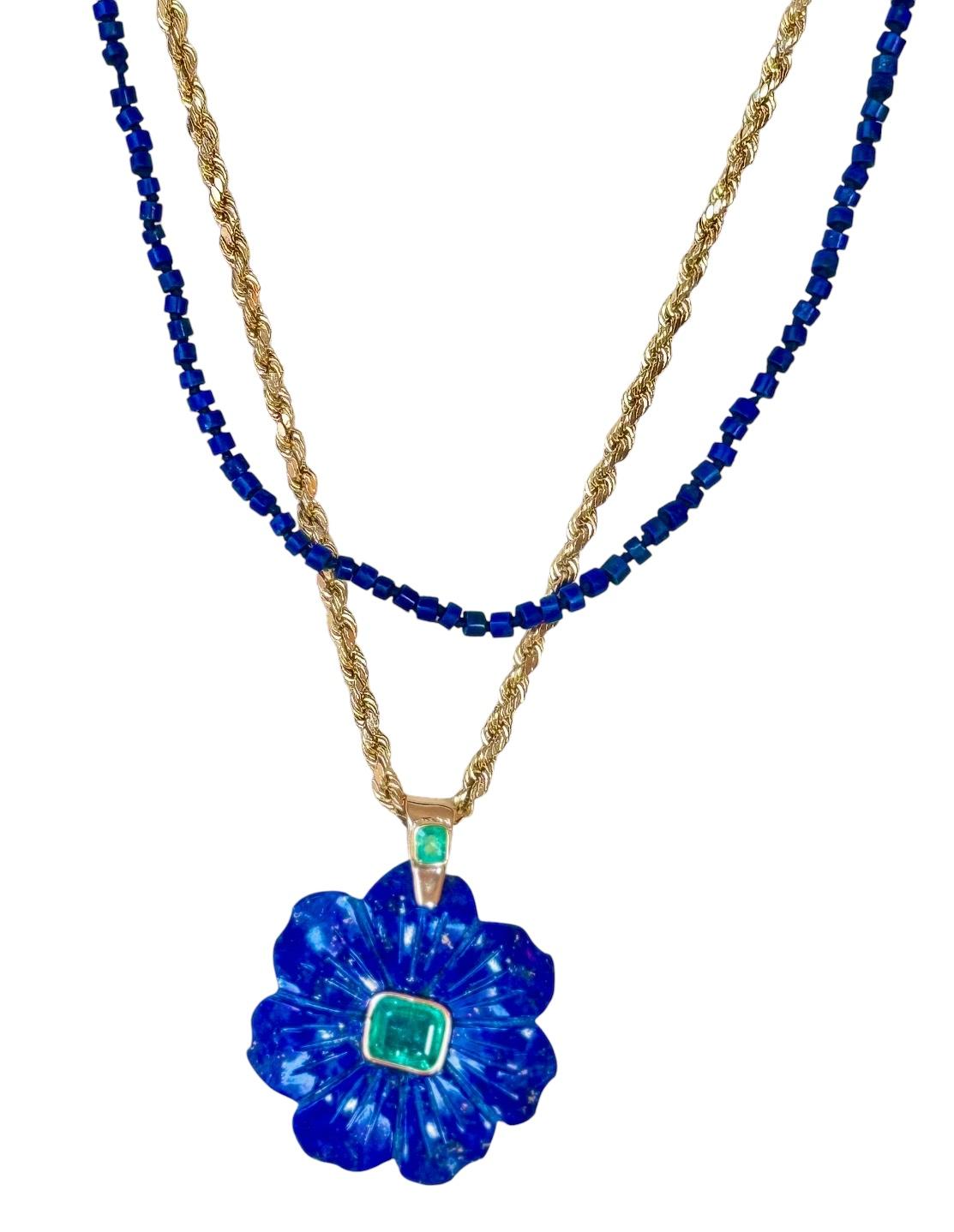 COLLANA FLORA
lapis, smeraldi e oro 14k

Uno splendido fiore di lapislazzuli intagliato (35 mm di diametro) con smeraldo centrale di 8x6 mm e castone in oro 14k.

La cauzione personalizzata in oro 14k ha anche uno smeraldo, 4x3mm, incastonato in oro