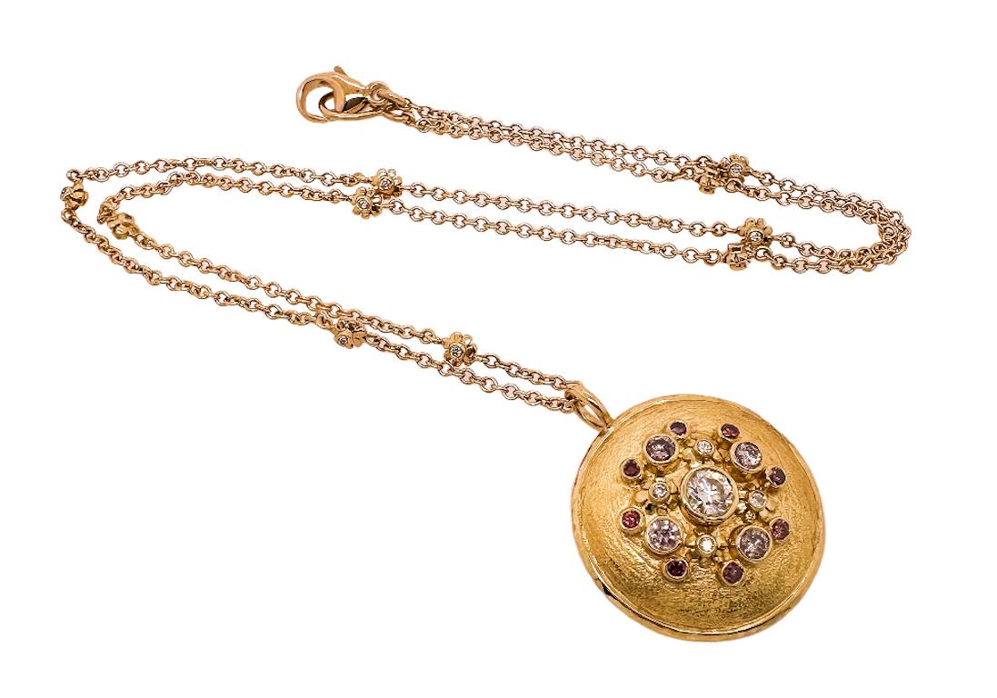 Contemporain Pendentif Flora en or jaune 18 carats avec accents de diamants mélangés en vente