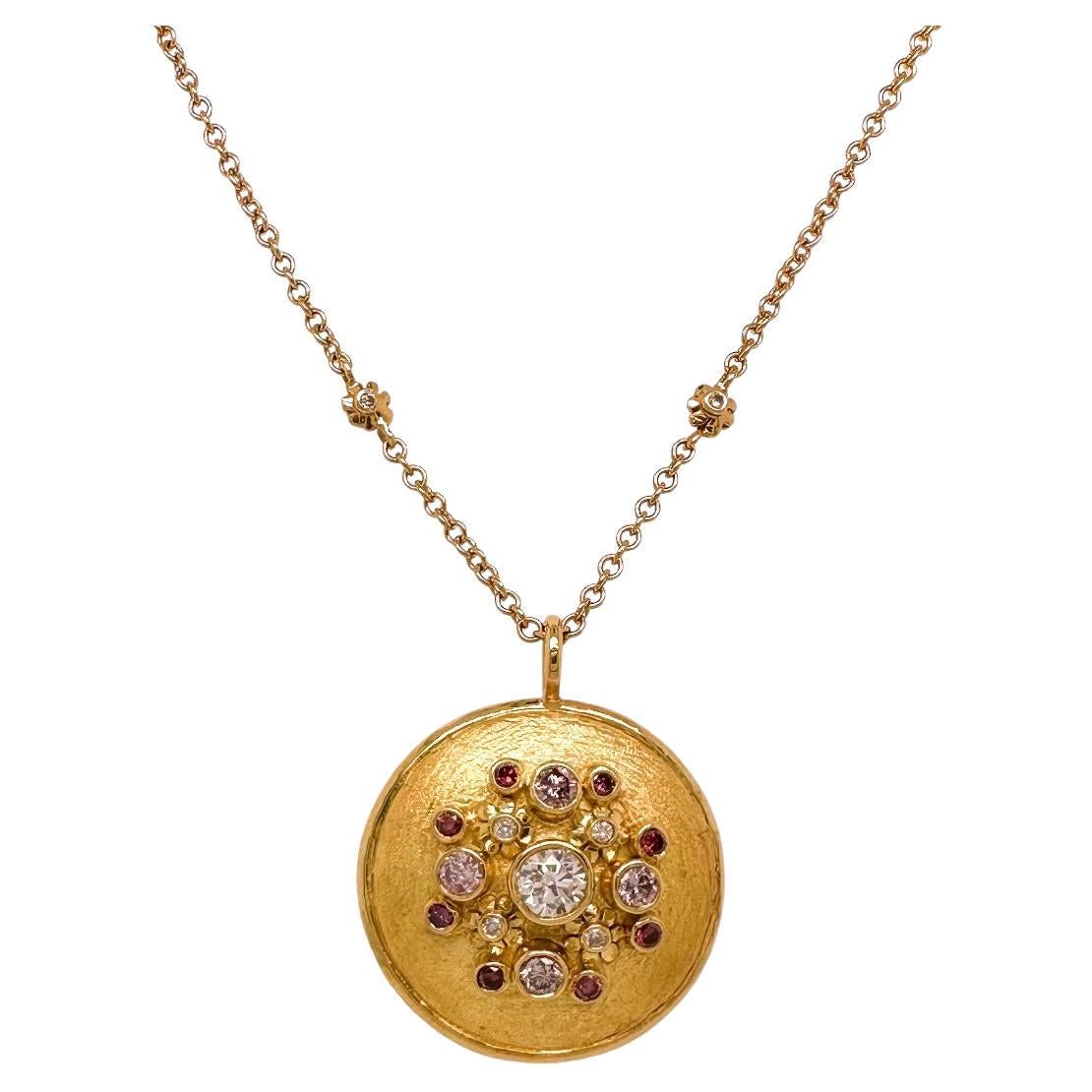 Pendentif Flora en or jaune 18 carats avec accents de diamants mélangés en vente
