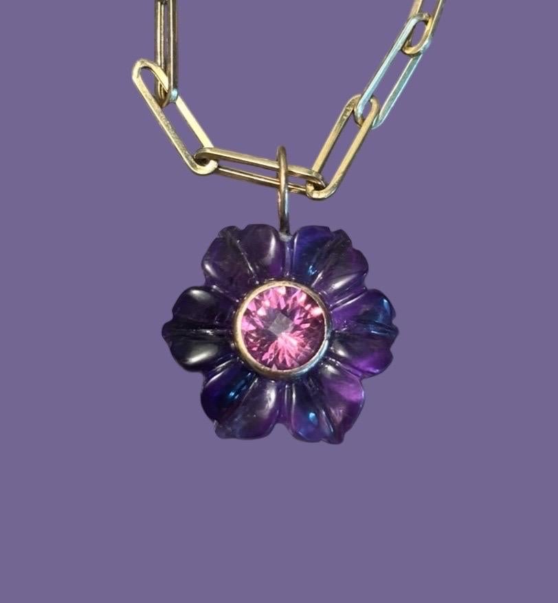 Taglio misto Ciondolo FLORA, ametista, topazio rosa e oro 14k in vendita