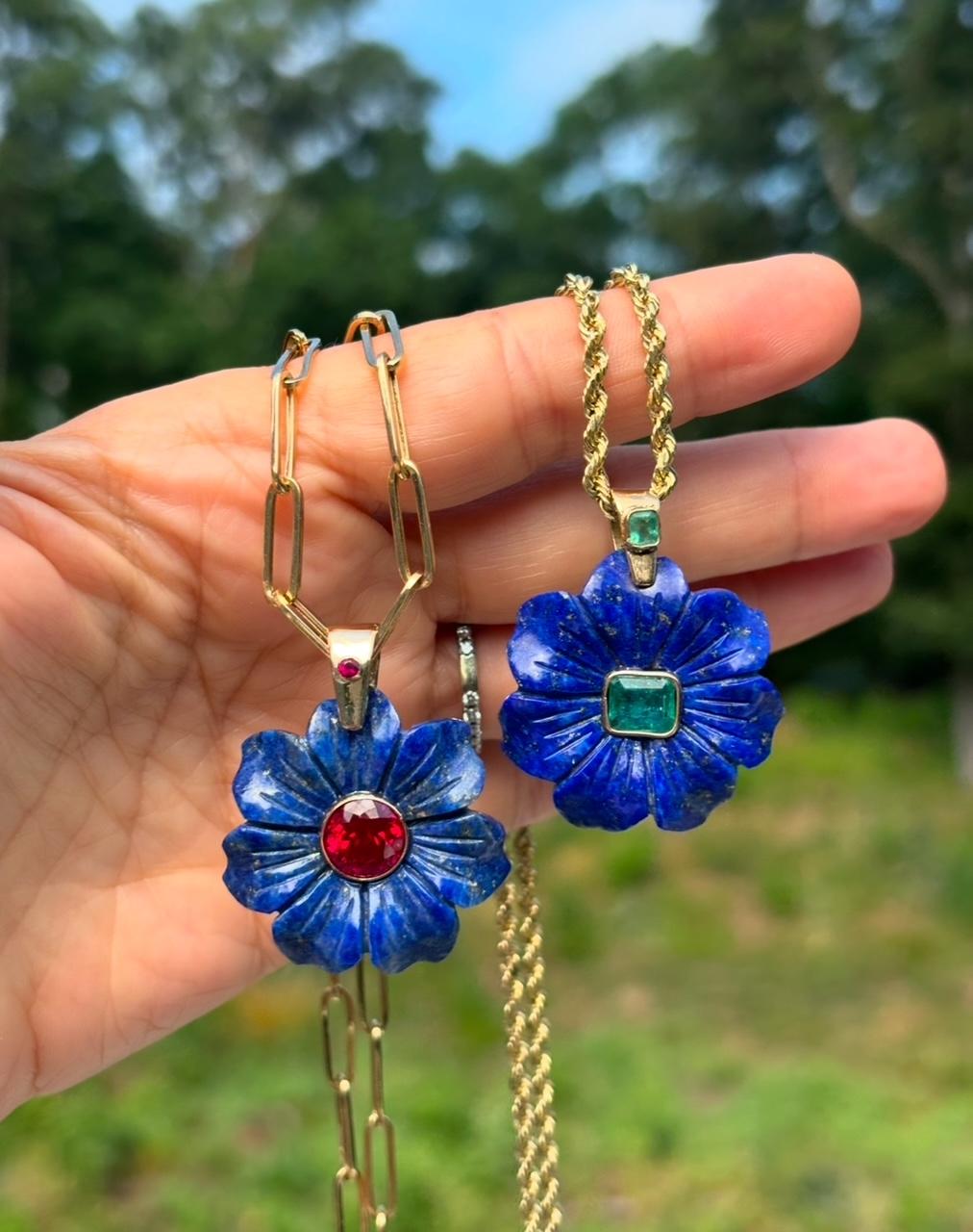 Ciondolo FLORA, lapis, smeraldi e oro 14k in vendita 1