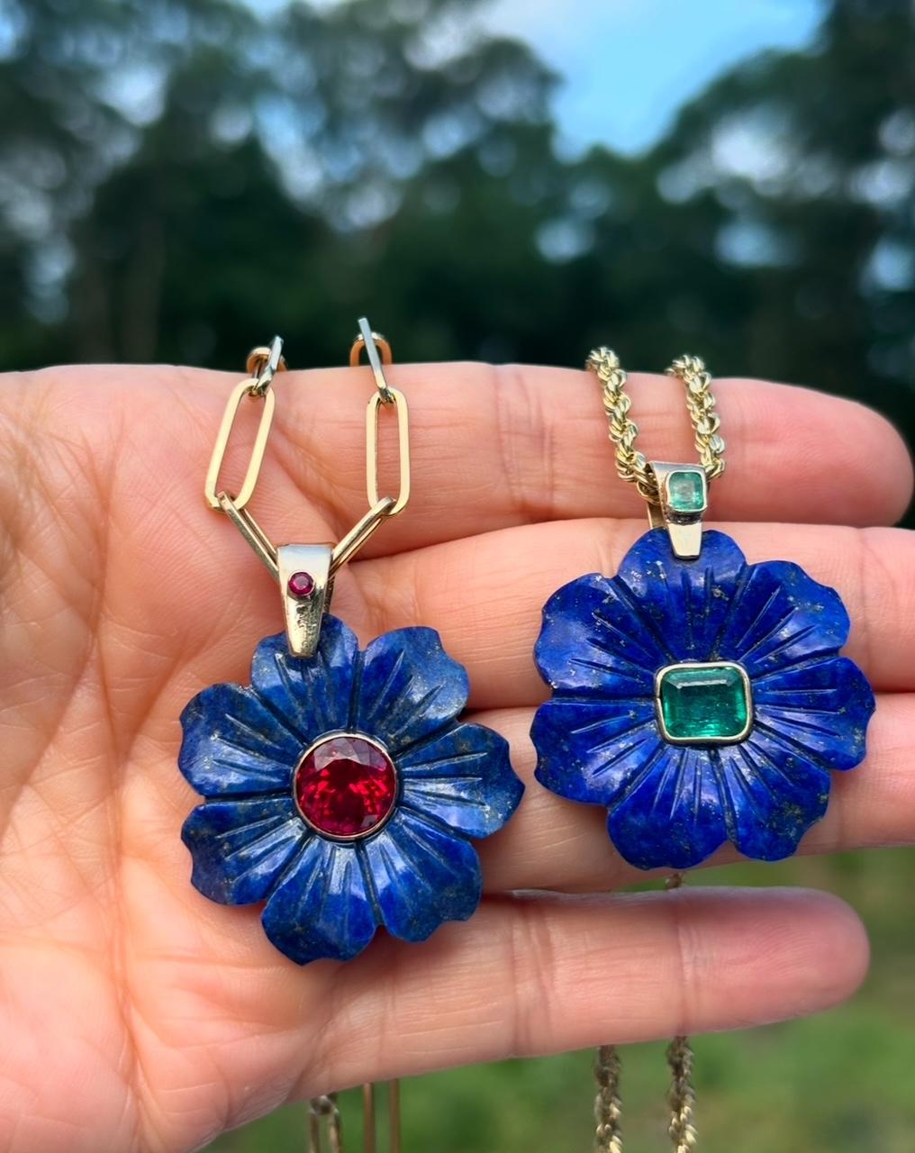 Ciondolo FLORA, lapis, smeraldi e oro 14k in vendita 2