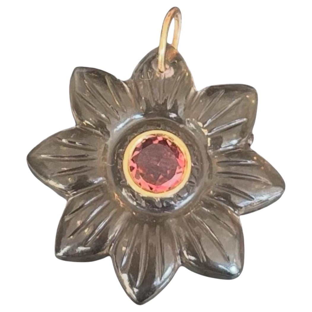 Ciondolo FLORA, fiore di quarzo fumé con tormalina rosa e oro 14k in vendita