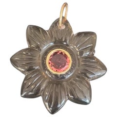 Ciondolo FLORA, fiore di quarzo fumé con tormalina rosa e oro 14k