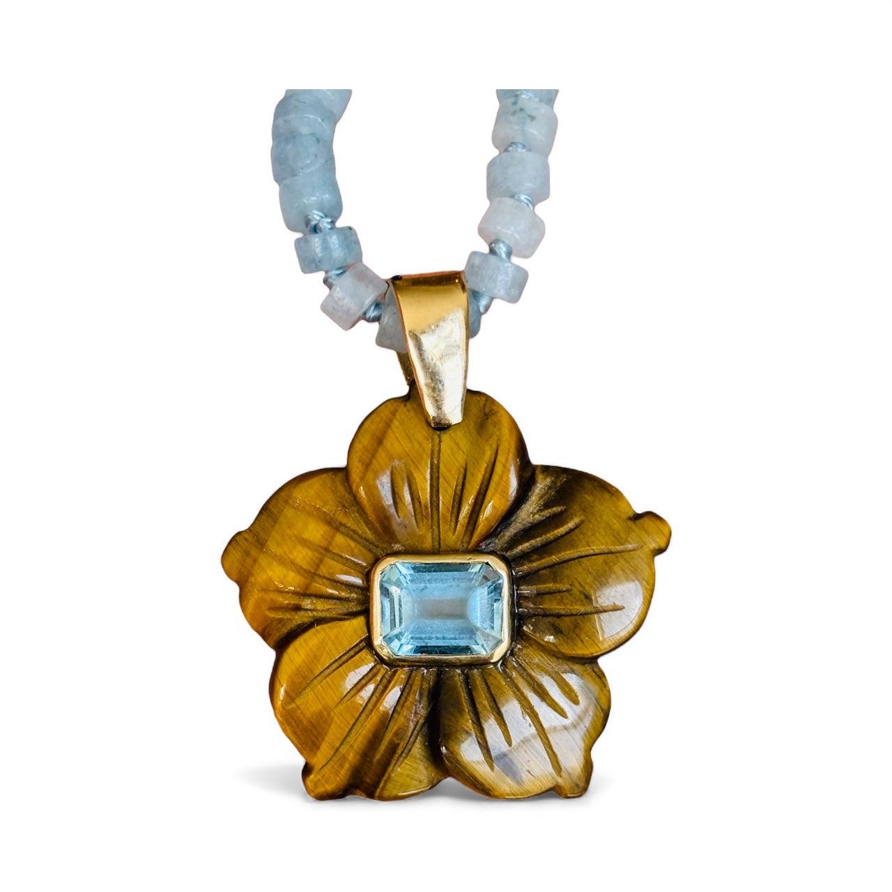 Ciondolo FLORA, occhio di tigre con topazio blu e oro 14k in vendita 5