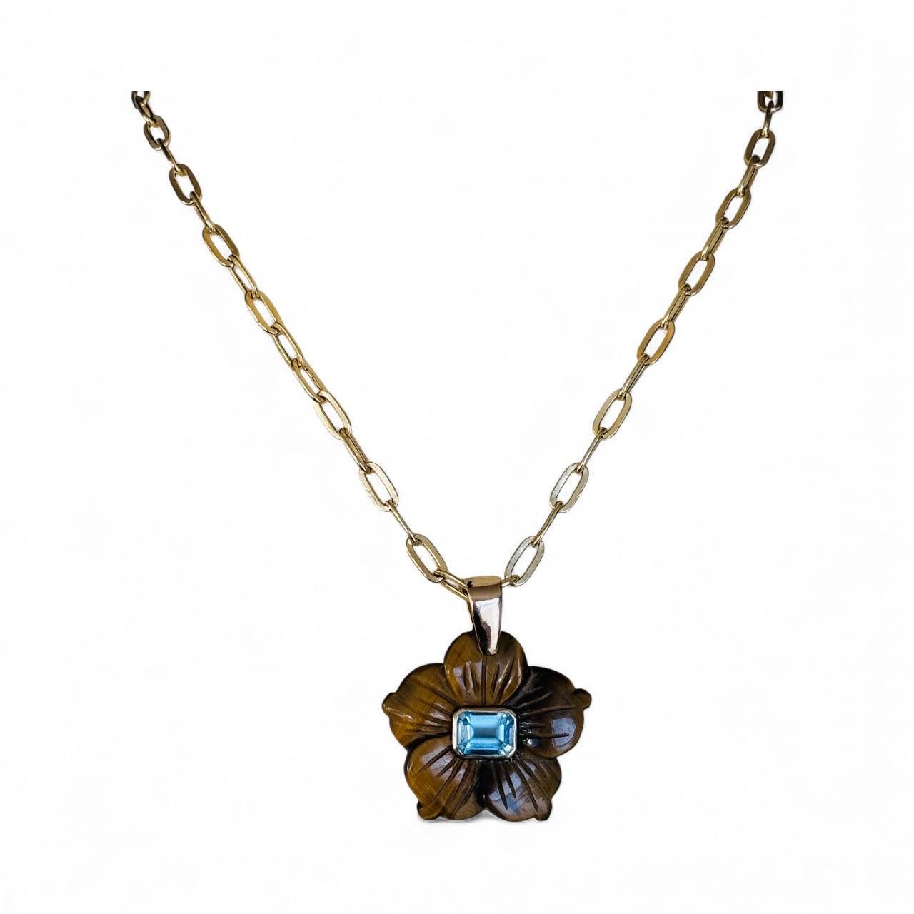 Ciondolo FLORA, occhio di tigre con topazio blu e oro 14k In condizioni Nuovo in vendita a New York, NY