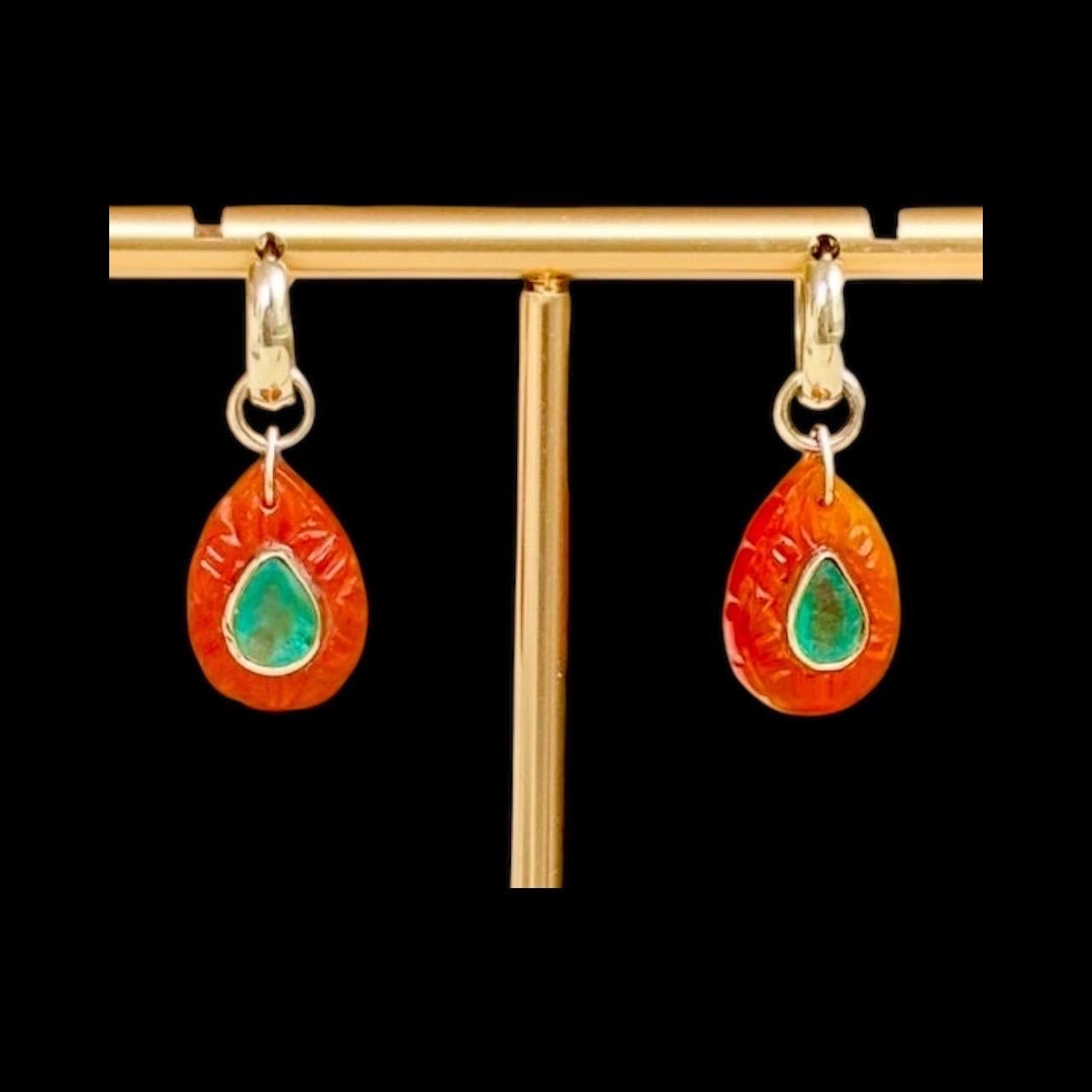 Boucles d'oreilles pétales FLORA : Cornaline, émeraudes, diamants et or 14k en vente 6