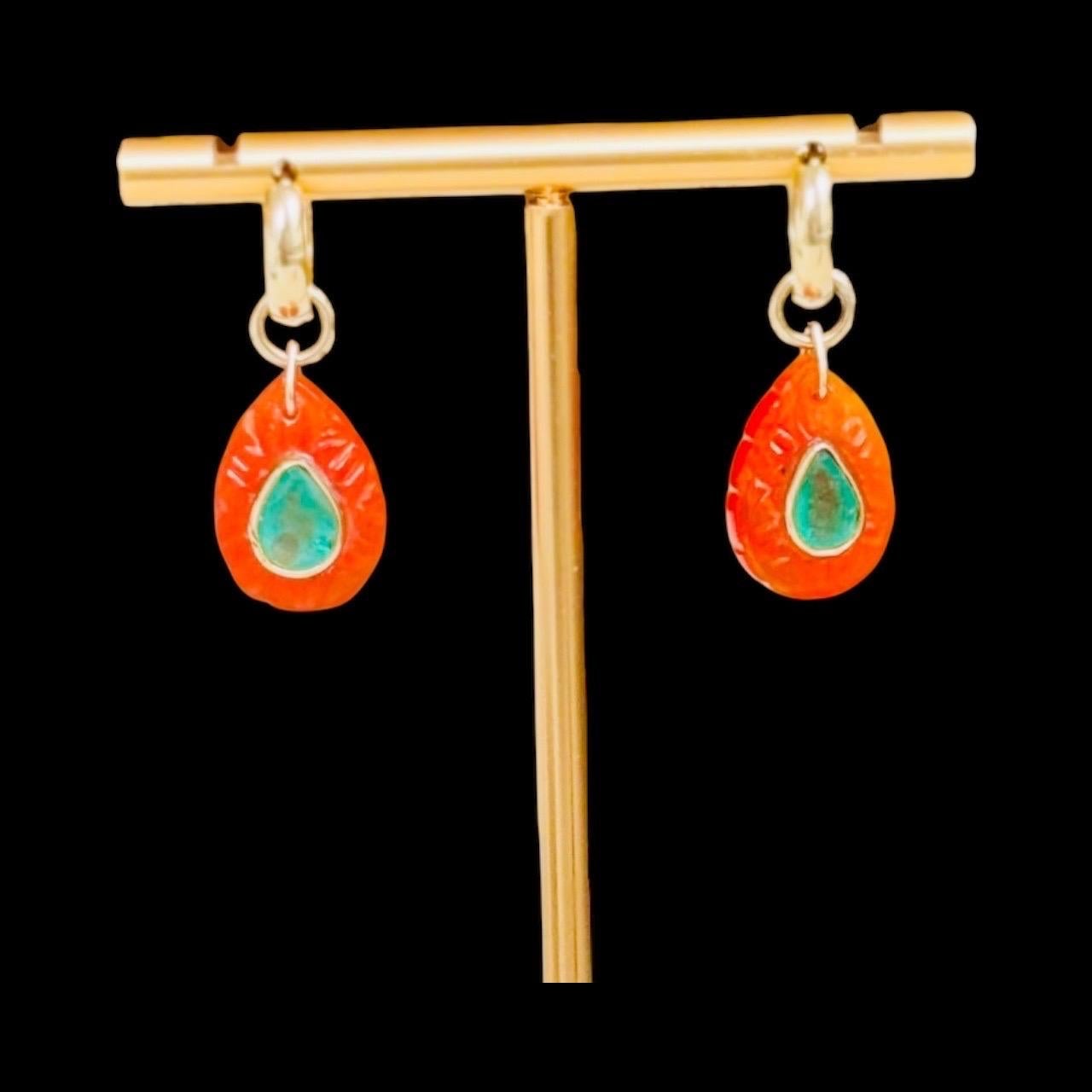 Boucles d'oreilles pétales FLORA : Cornaline, émeraudes, diamants et or 14k en vente 2