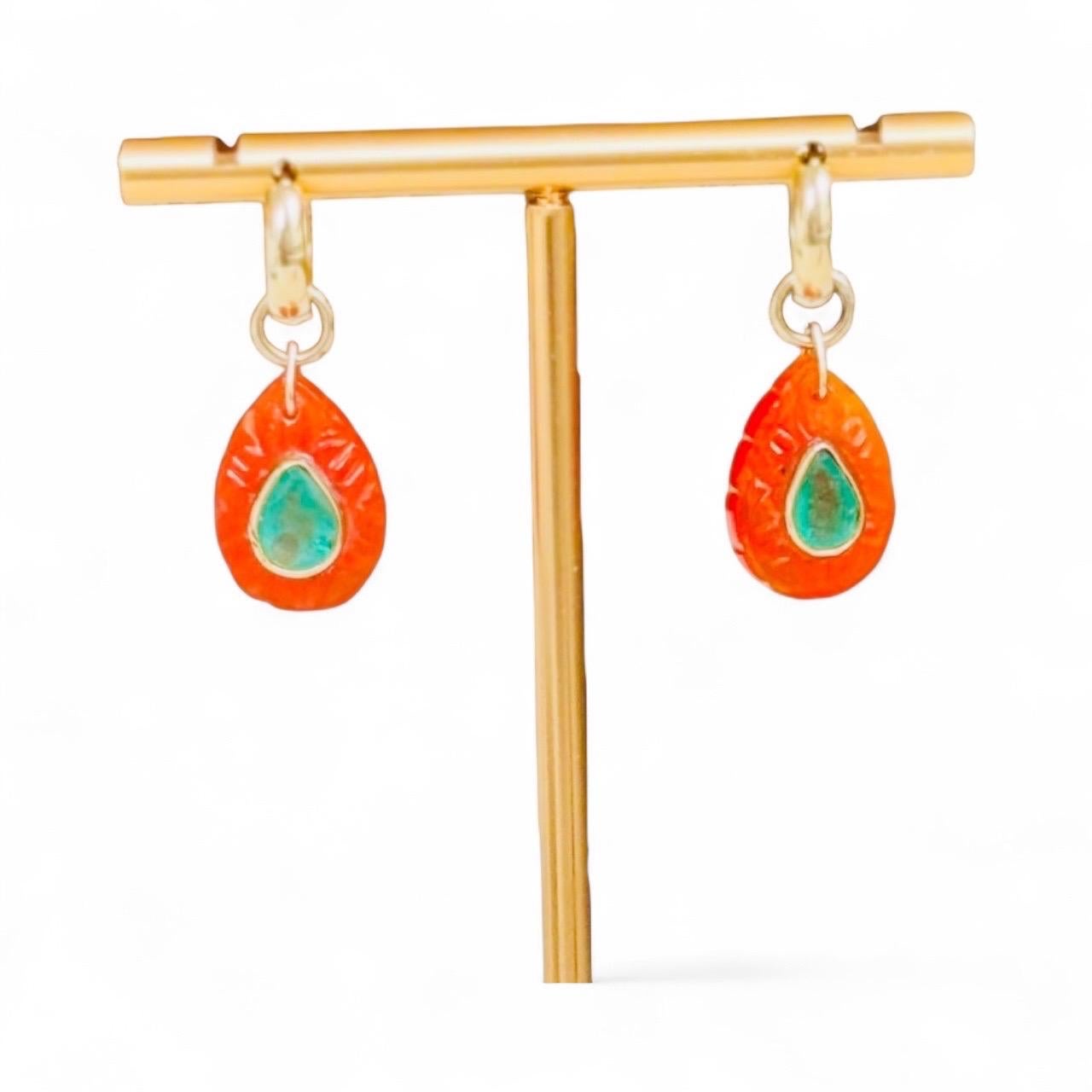 Boucles d'oreilles pétales FLORA : Cornaline, émeraudes, diamants et or 14k en vente 3