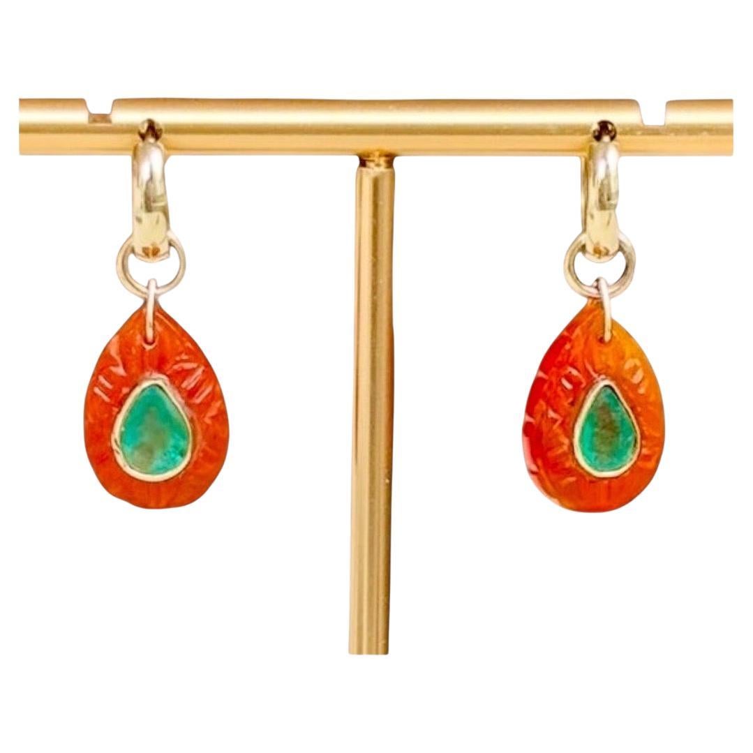 Boucles d'oreilles pétales FLORA : Cornaline, émeraudes, diamants et or 14k en vente
