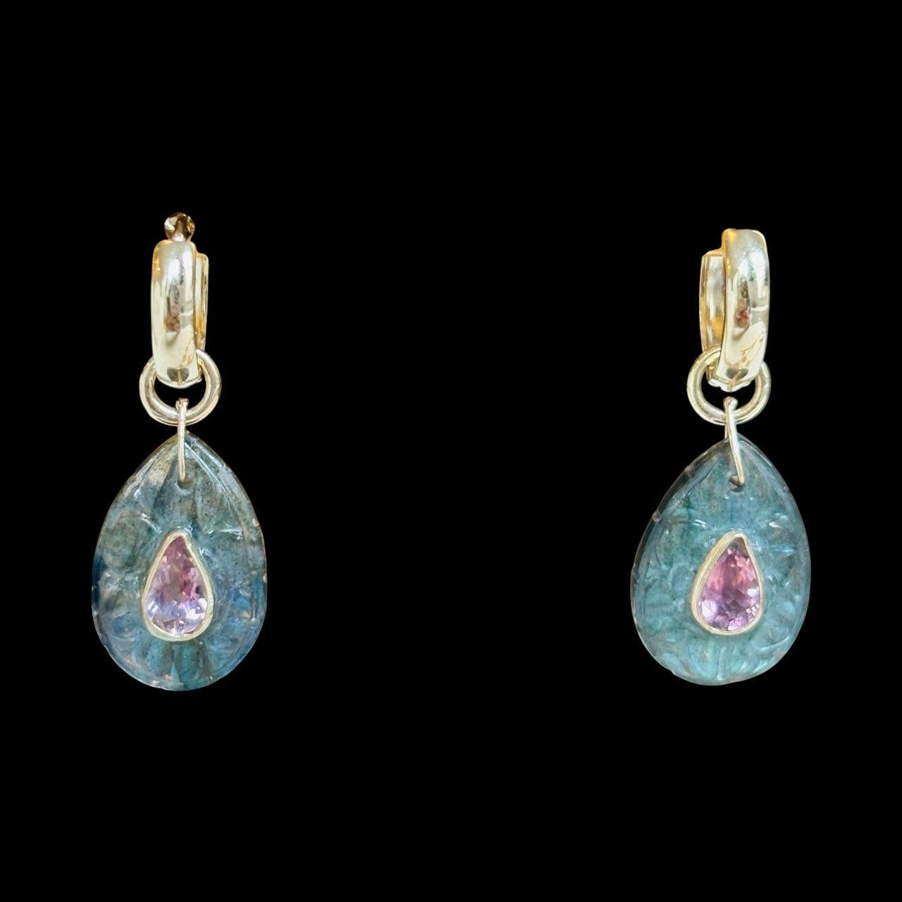 Boucles d'oreilles pétales FLORA

Labradorite, tourmaline rose, diamants, or 14k

Boucles d'oreilles en or 14k de 10mm avec des 