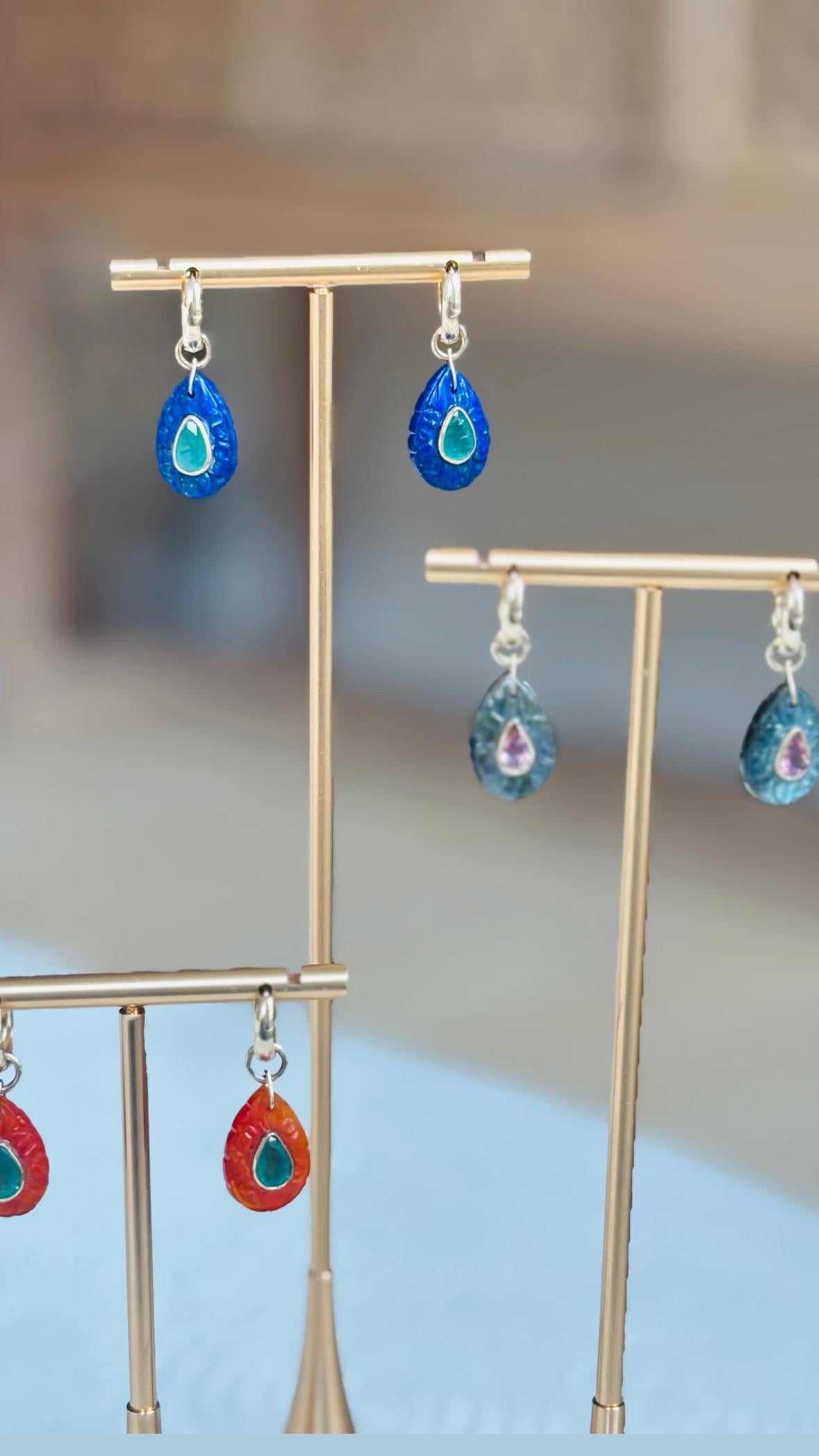 Boucles d'oreilles pétales FLORA : Lapis, émeraudes, diamants et or 14k Unisexe en vente