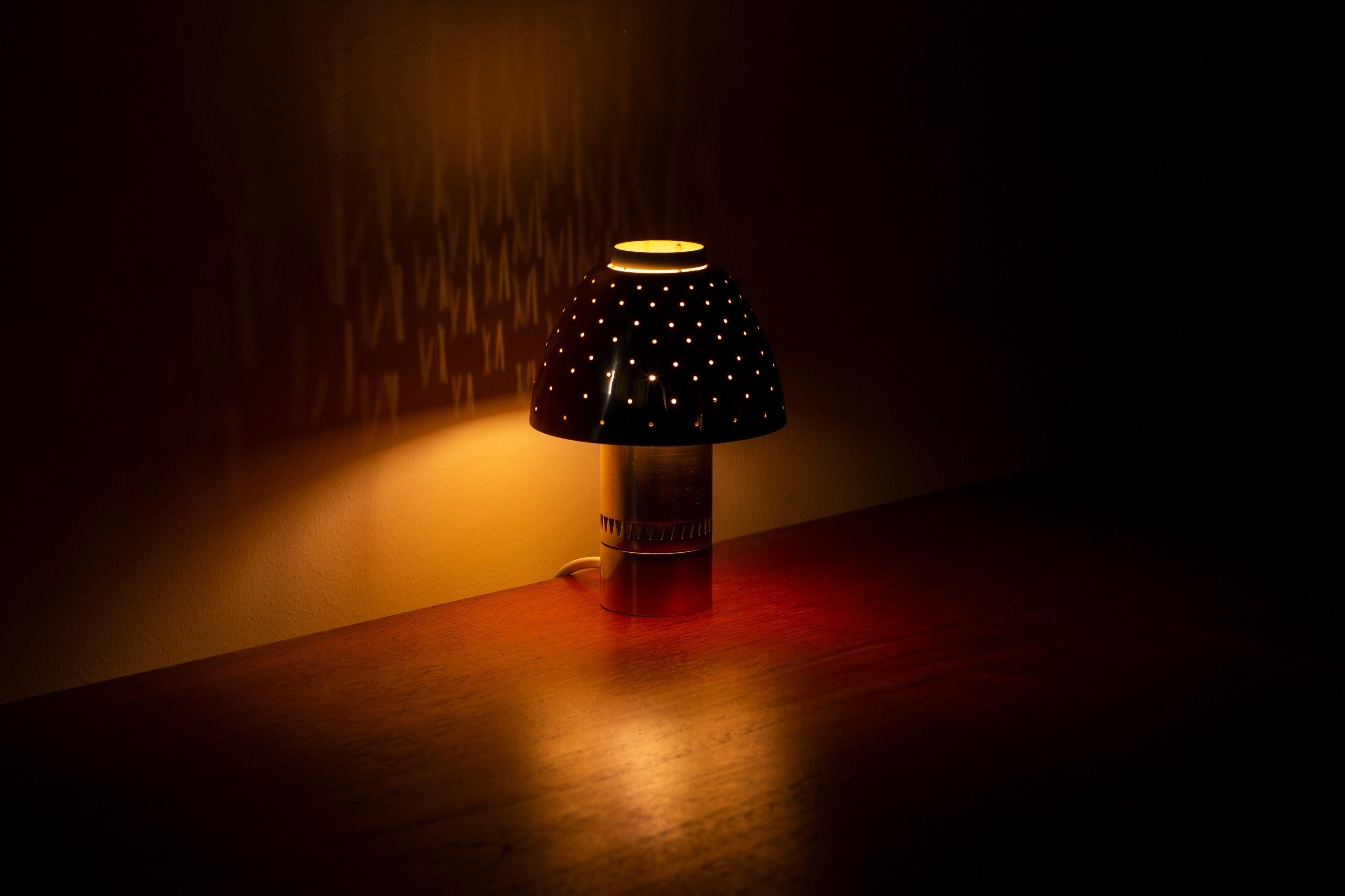 Laiton Lampe de table Flora par Hans-Agne Jakobsson, Suède, années 1960 en vente