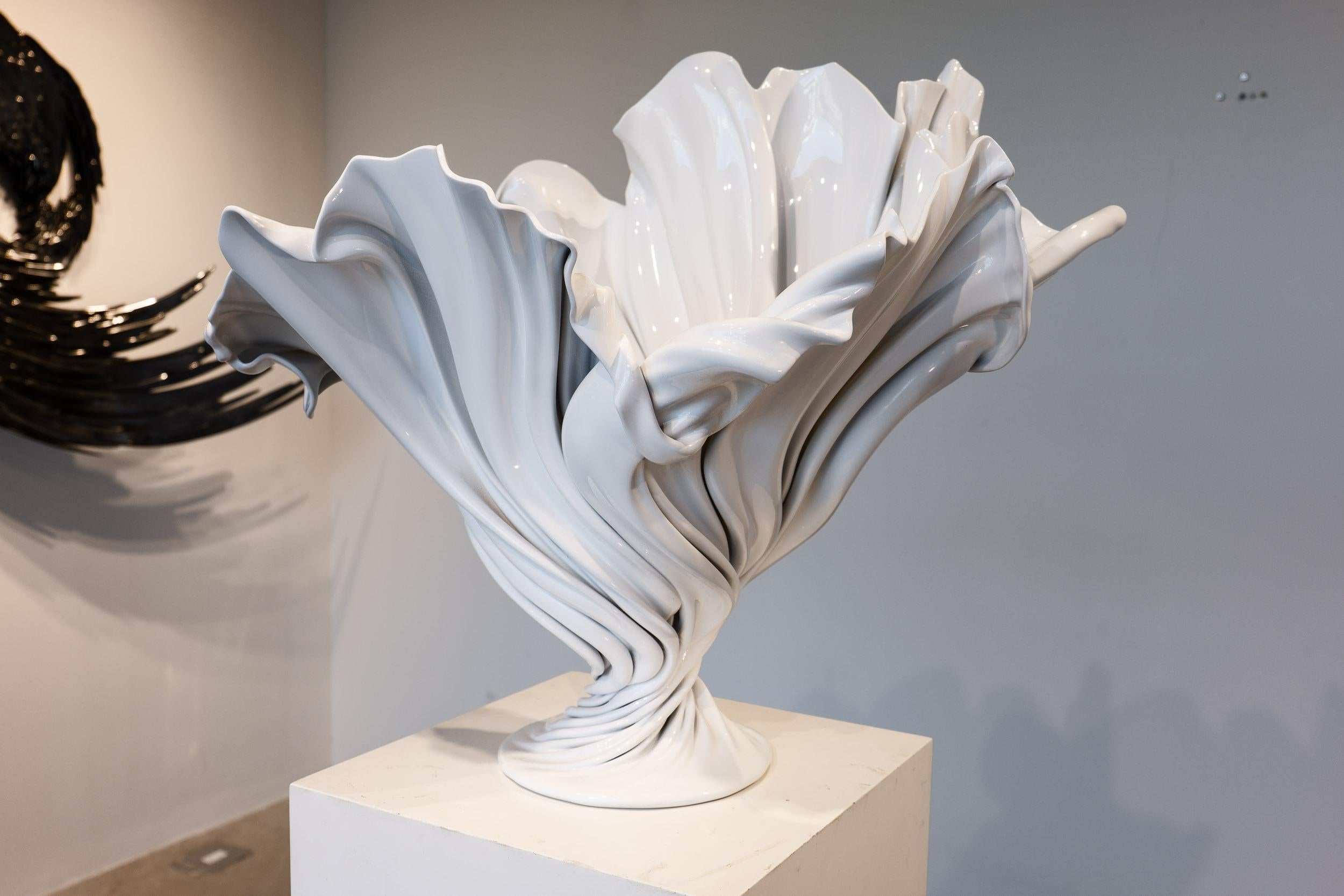 Flora Vase White Gloss In New Condition For Sale In San Jose del Cabo, BCS
