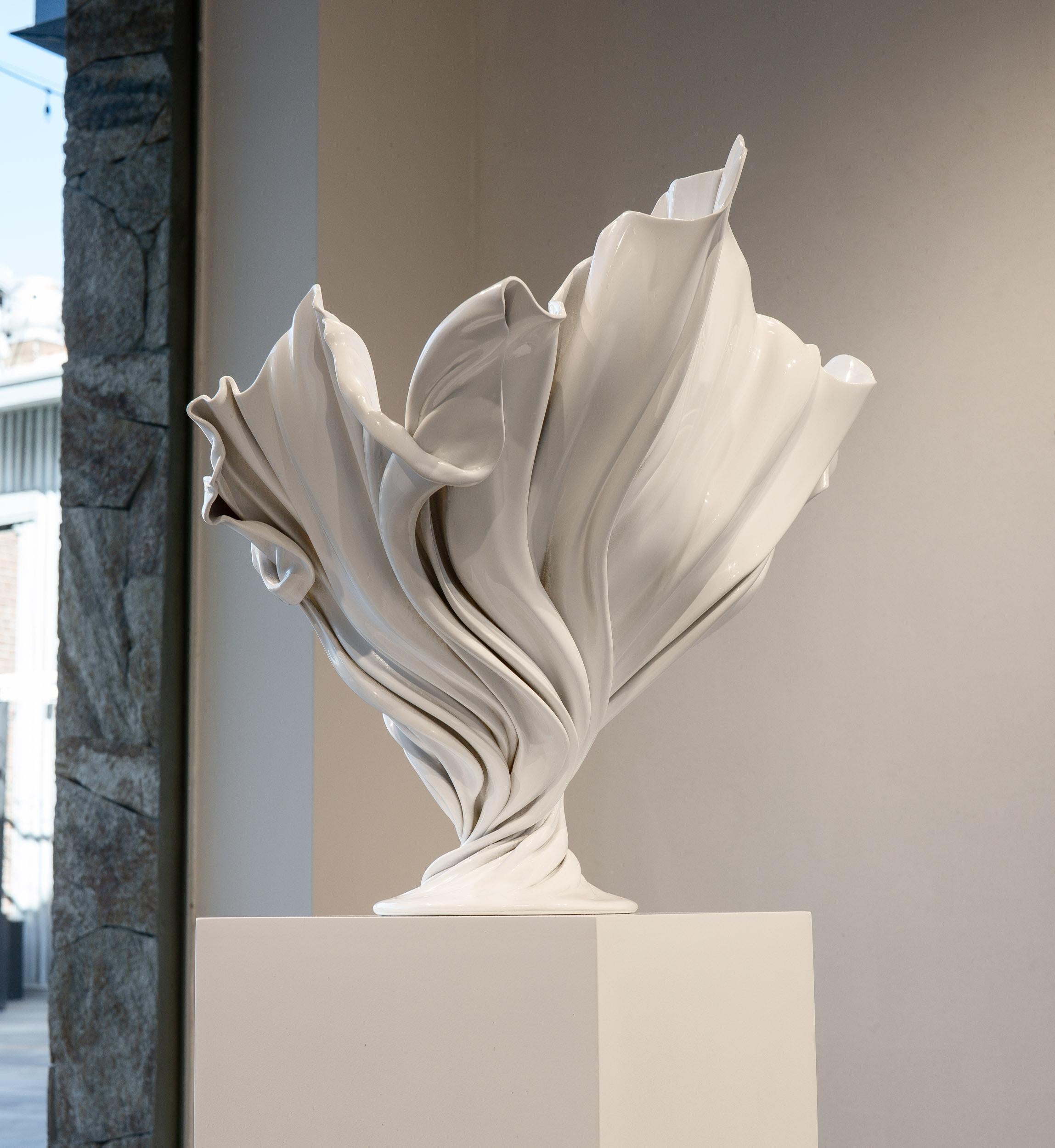 Contemporary Flora Vase White Gloss For Sale