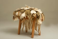 Tabouret Florada en laine et Wood par Inês Schertel, Brésil, 2021