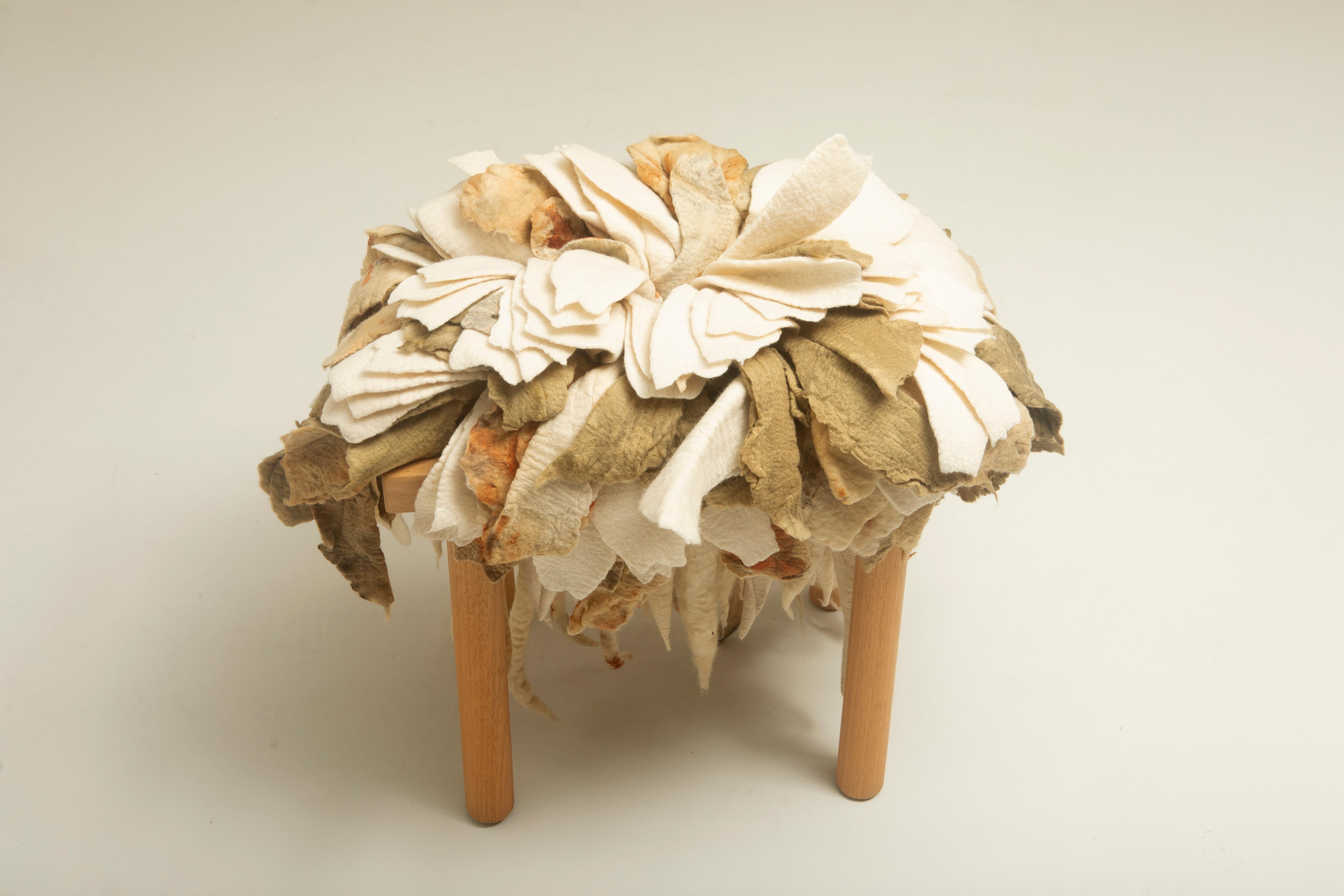 “Florada” Stool in Wool and Wood by Inês Schertel, Brazil, 2021 For Sale 1