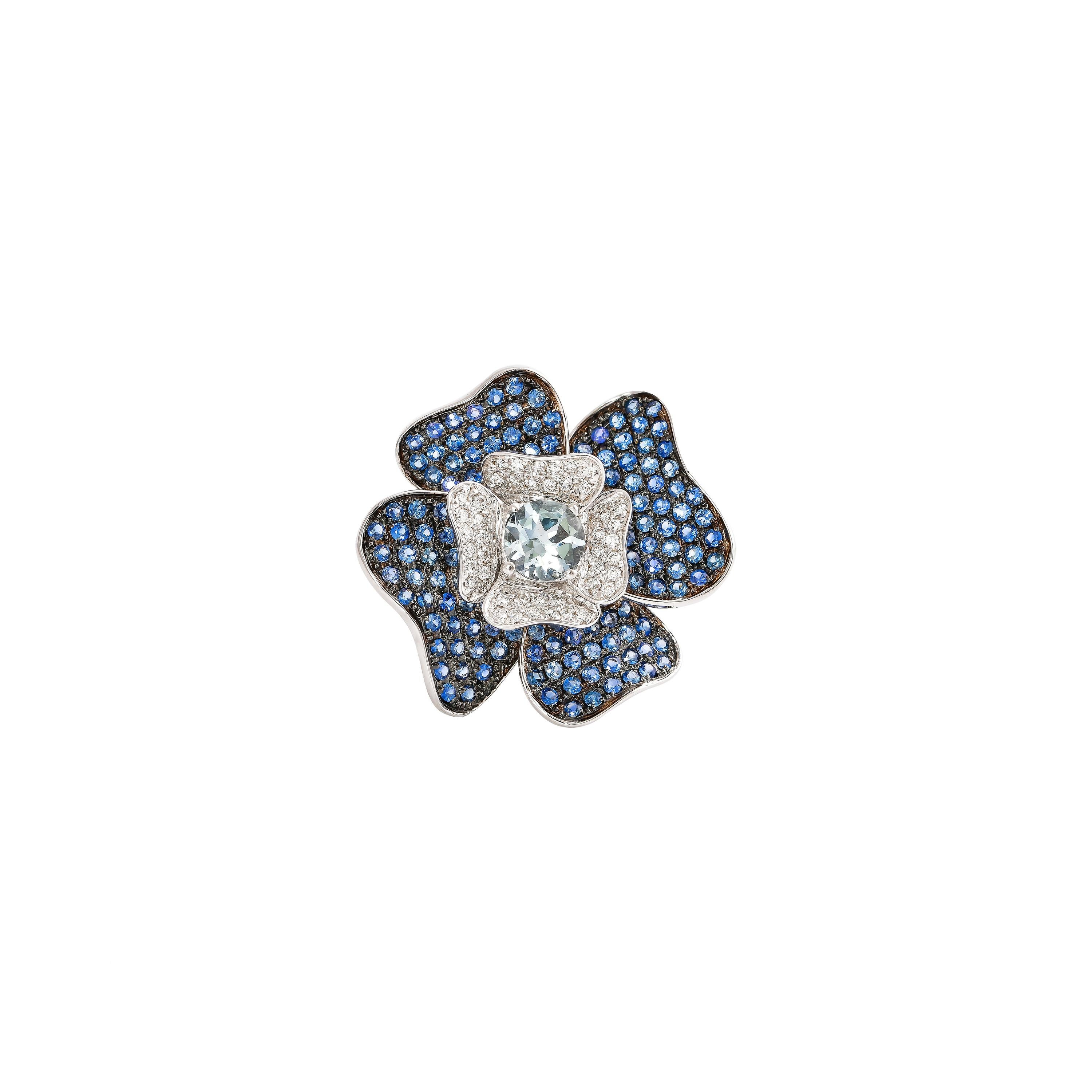 Floral 0.72 Carat Aquamarine and Blue Sapphire Ring in 14 Karat White Gold In New Condition In Hong Kong, HK