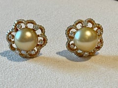 Floral 18 K yellow Gold golden South Sea Pearl Diamond earrings