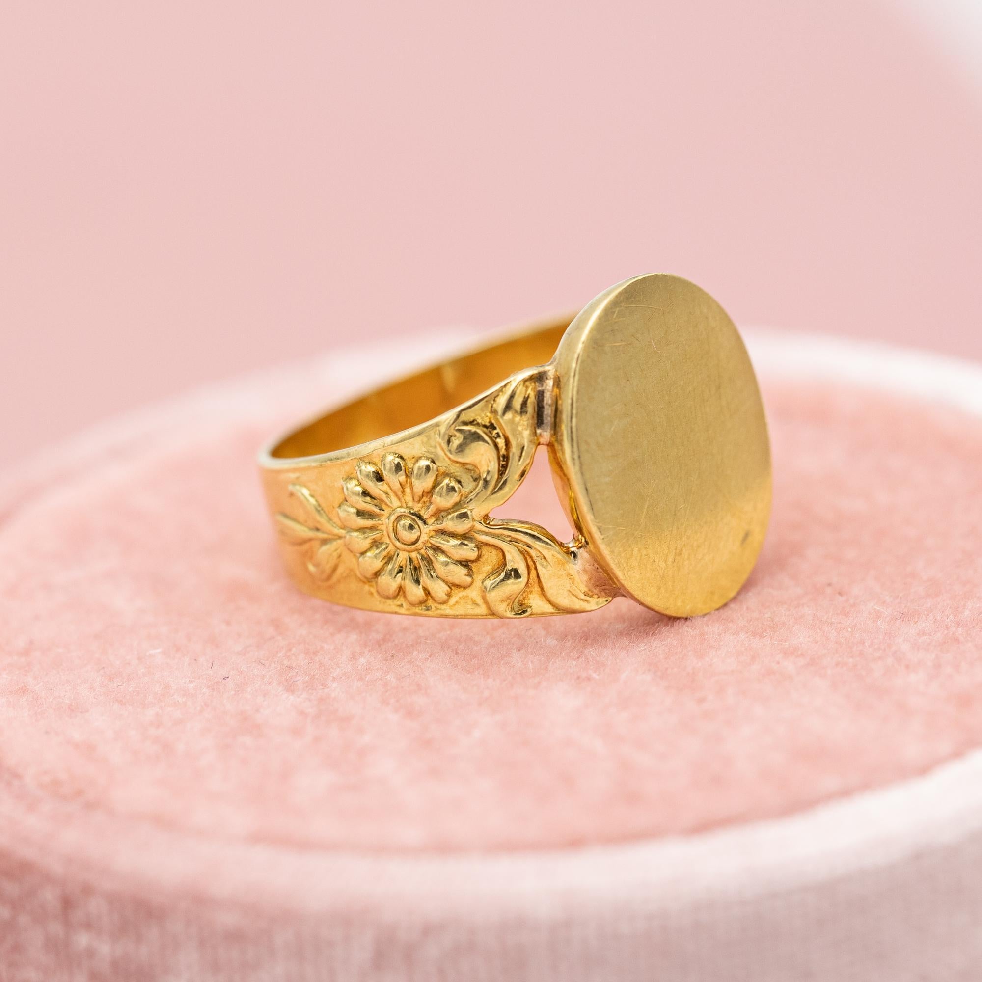 Floral 18 Karat signet ring - Intaglio ring - solid gold gentleman ring - patina 7