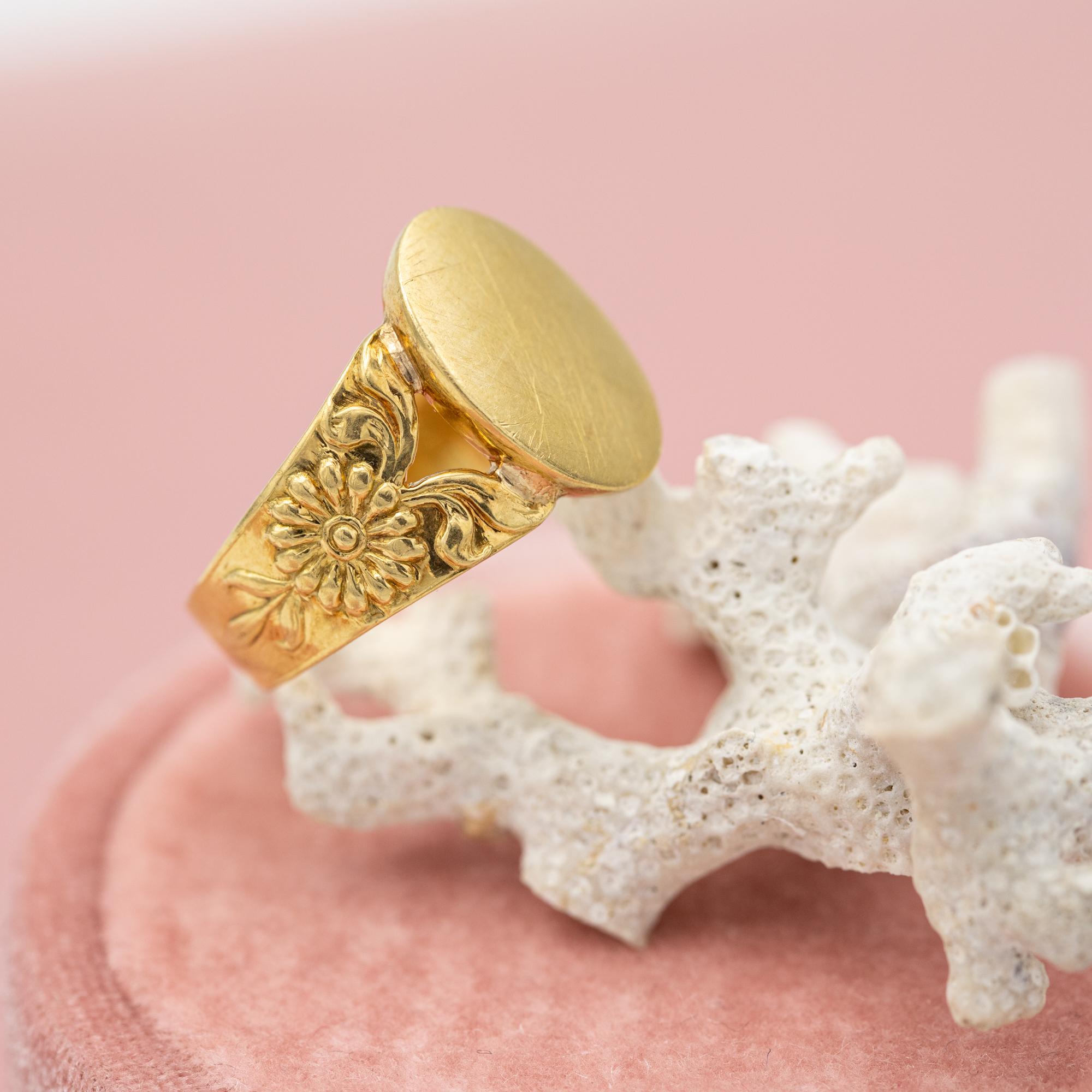 Floral 18 Karat signet ring - Intaglio ring - solid gold gentleman ring - patina 8