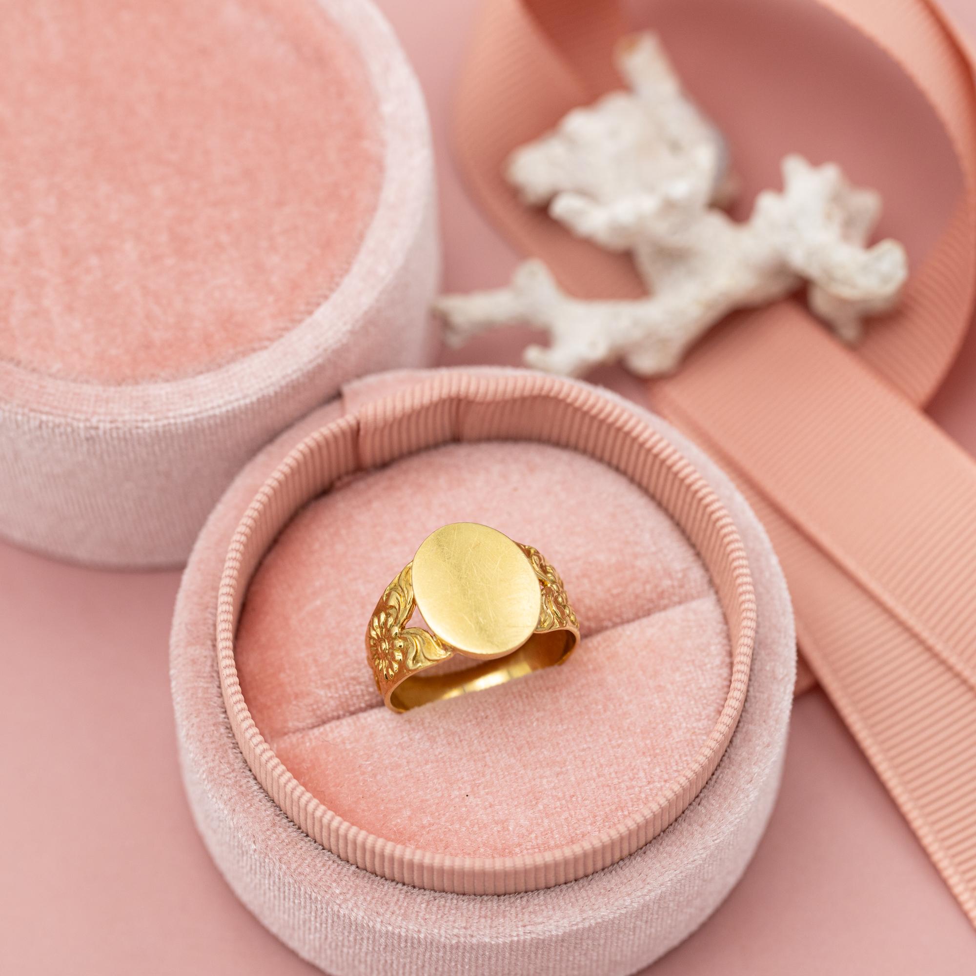 For sale is this wonderful signet ring. This 18 Karat handmade stunner is a real sign of nobility and status which is perfect to wear with your favourite statement outfit. Signet rings were first worn in the ancient times to seal a letter or leave a