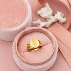 Floral 18 Karat signet ring - Intaglio ring - solid gold gentleman ring - patina