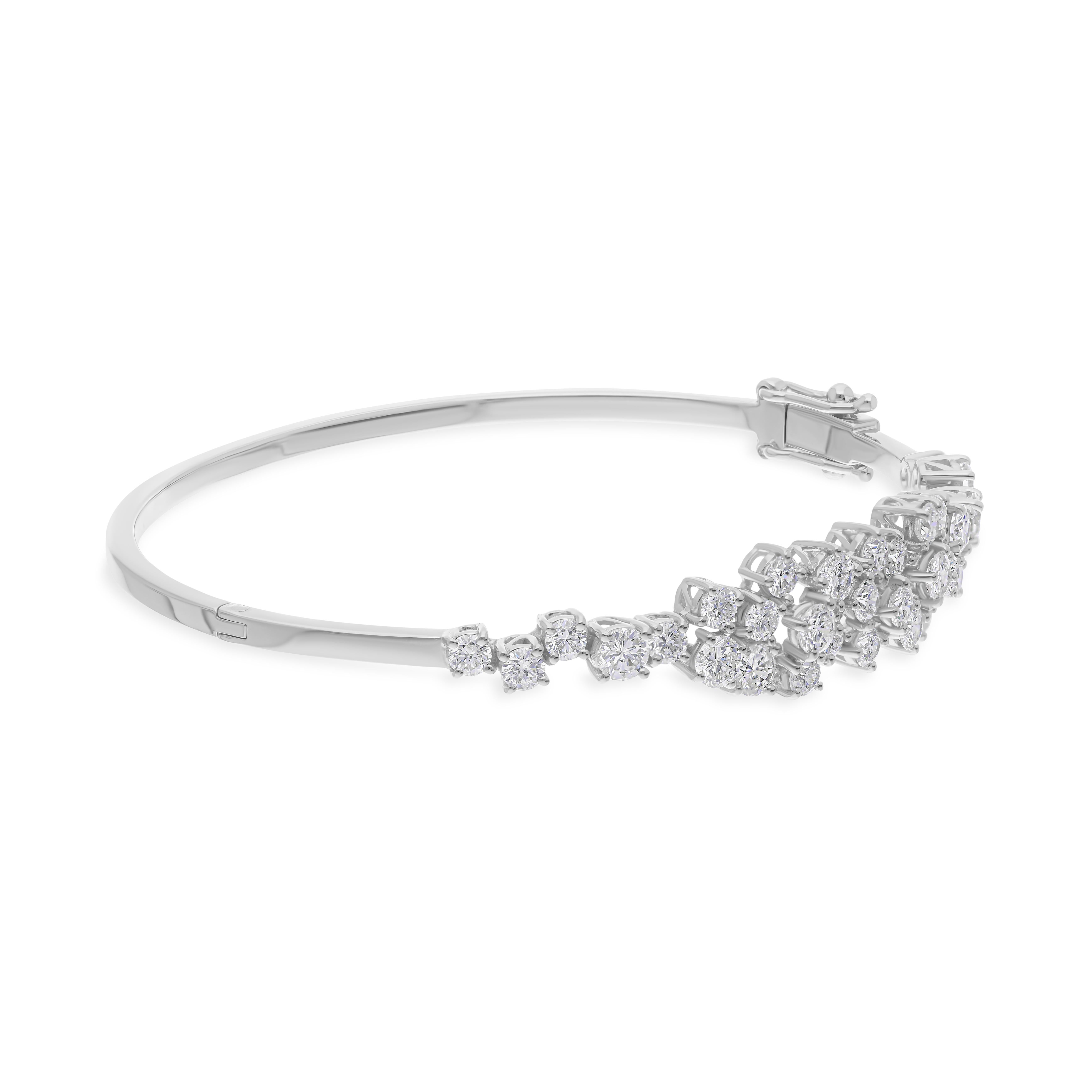 Pulsera brazalete Floral 2.90Ct Diamante talla brillante redondo Oro macizo blanco 14K en Nuevo estado para la venta en Diera, Dubai