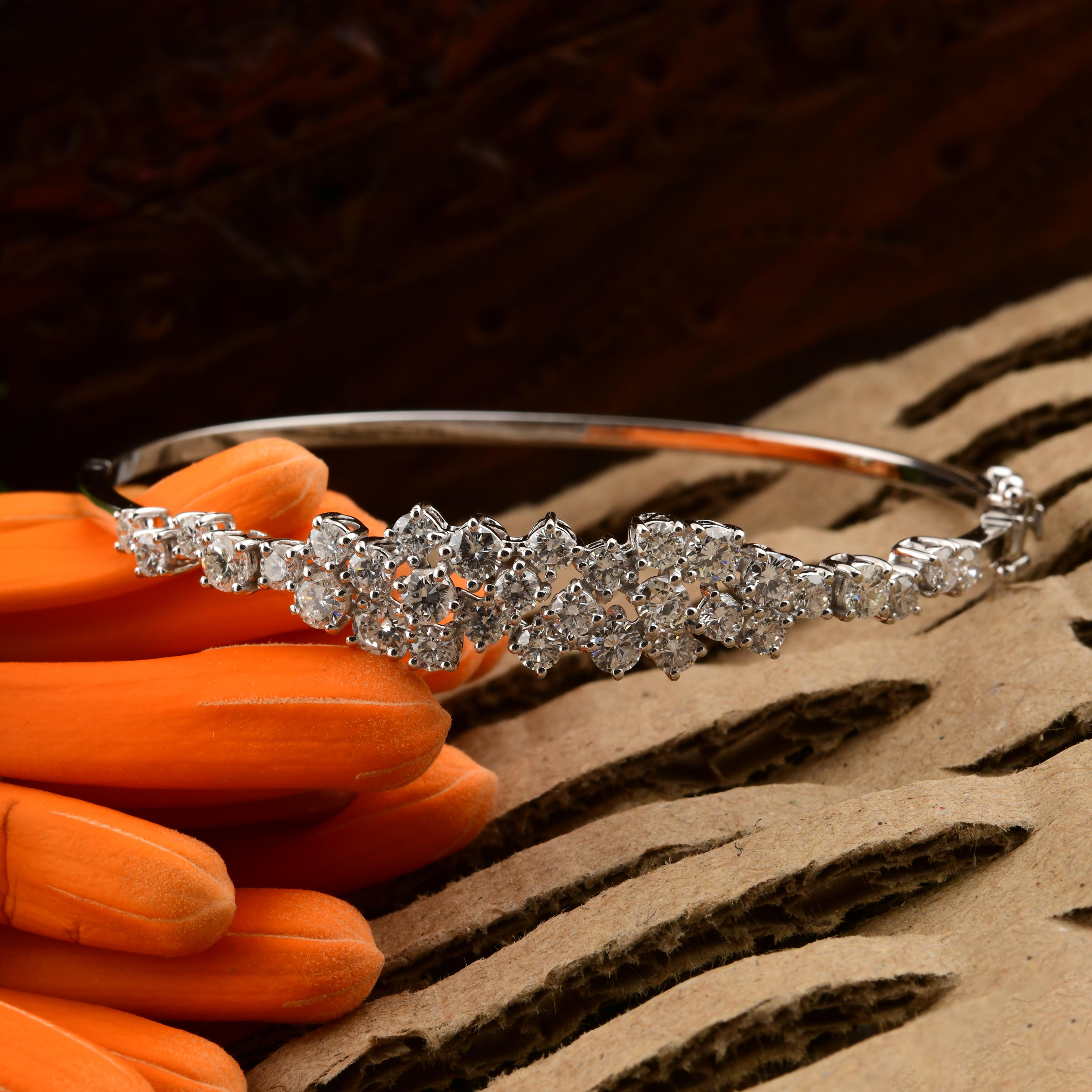 Pulsera brazalete Floral 2.90Ct Diamante talla brillante redondo Oro macizo blanco 14K en venta 1