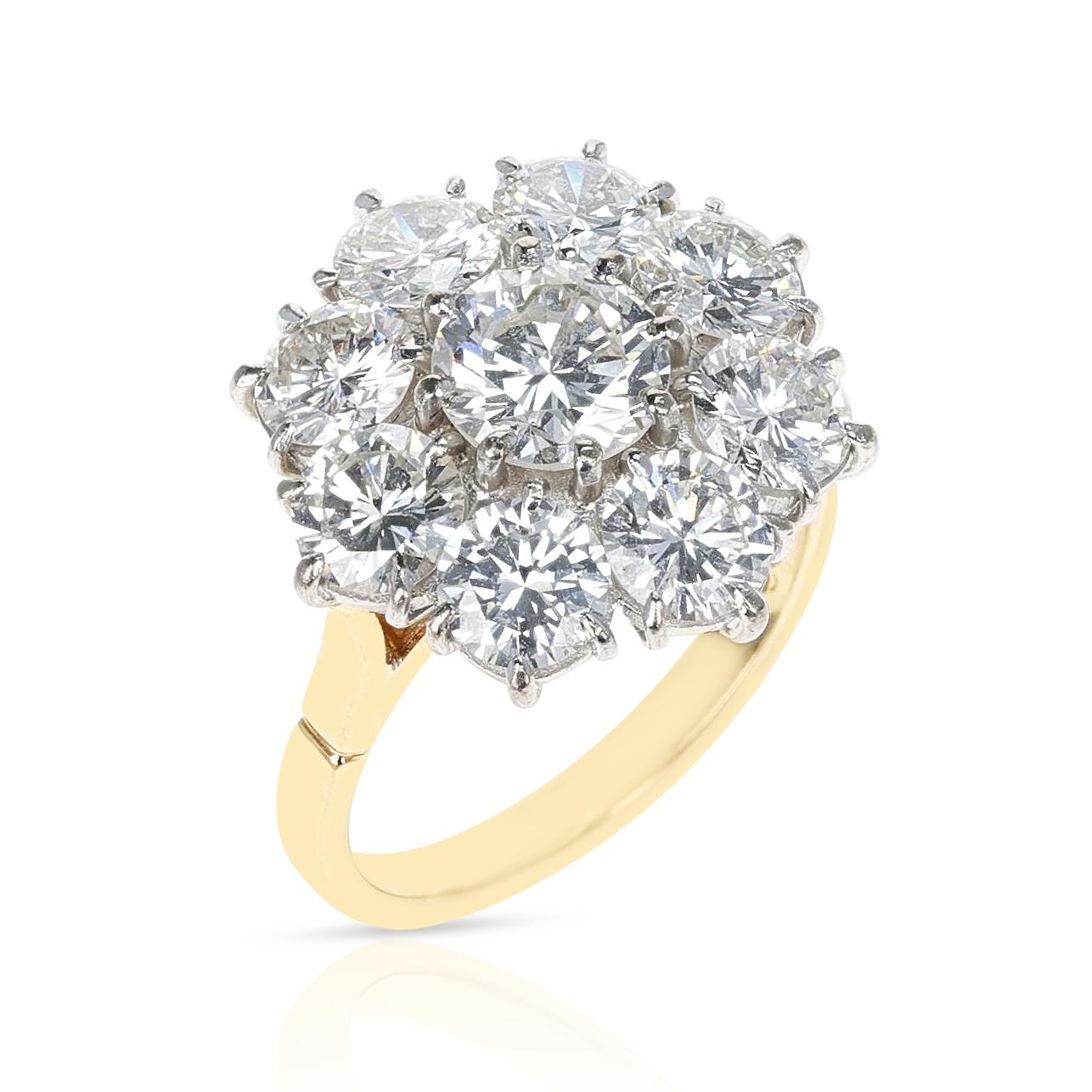 Floral 4+ Carats Diamond Cluster Ring, 18K In Excellent Condition In New York, NY