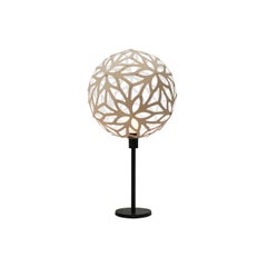 Lampe de table « Floral 40 » en contreplaqué de bambou peint sur un côté, par David Trubridge
