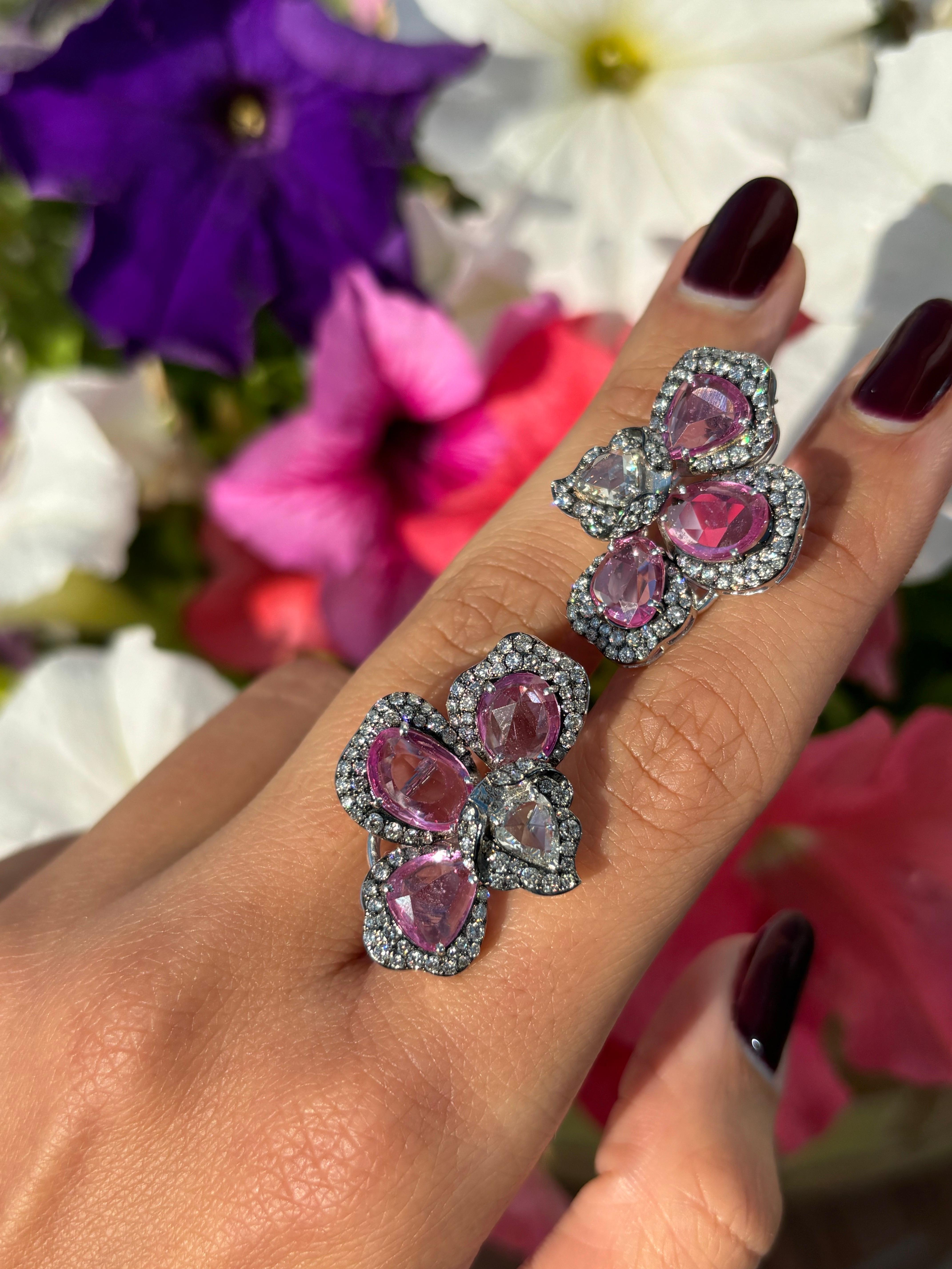Taglio a rosa Borchie floreali con zaffiro rosa da 7,07 carati e diamante da 2,59 carati in oro 18 carati in vendita