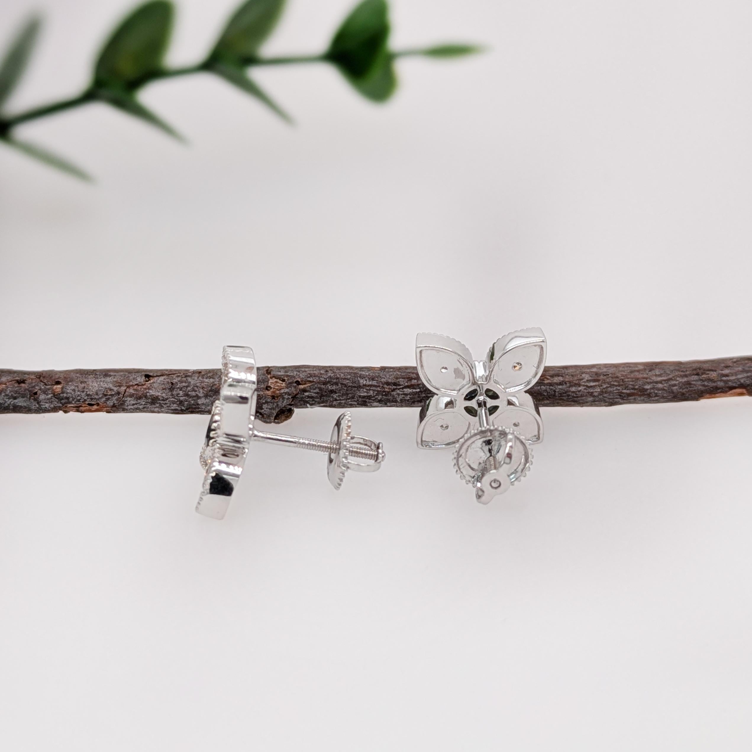 Art Déco Orecchini con alessandrite floreale e accenti di diamanti naturali in oro bianco massiccio 14K in vendita