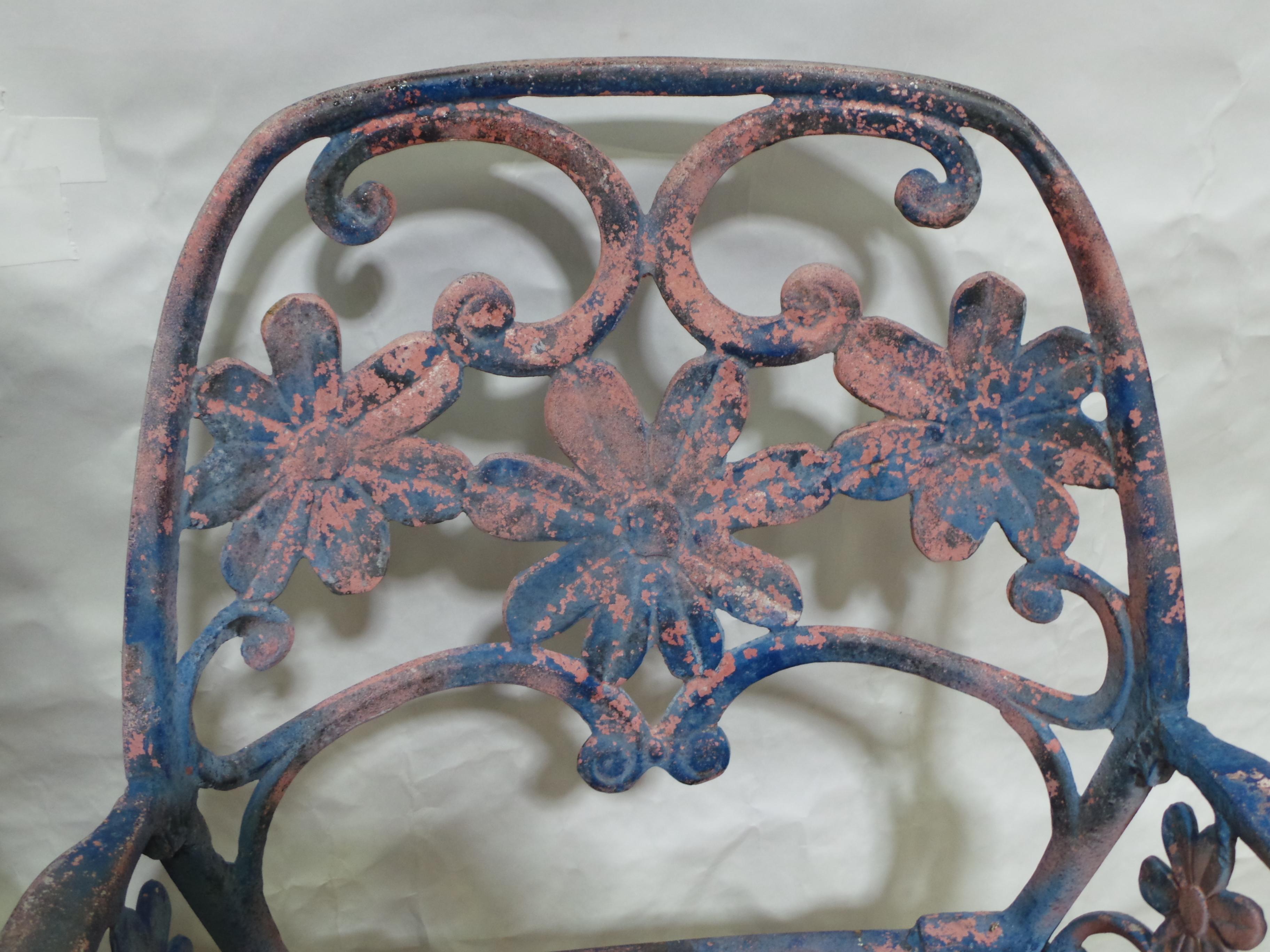 Sillas de Jardín de Aluminio Floral Estilo Mediano Siglo Original Pintadas Moderno de mediados de siglo en venta