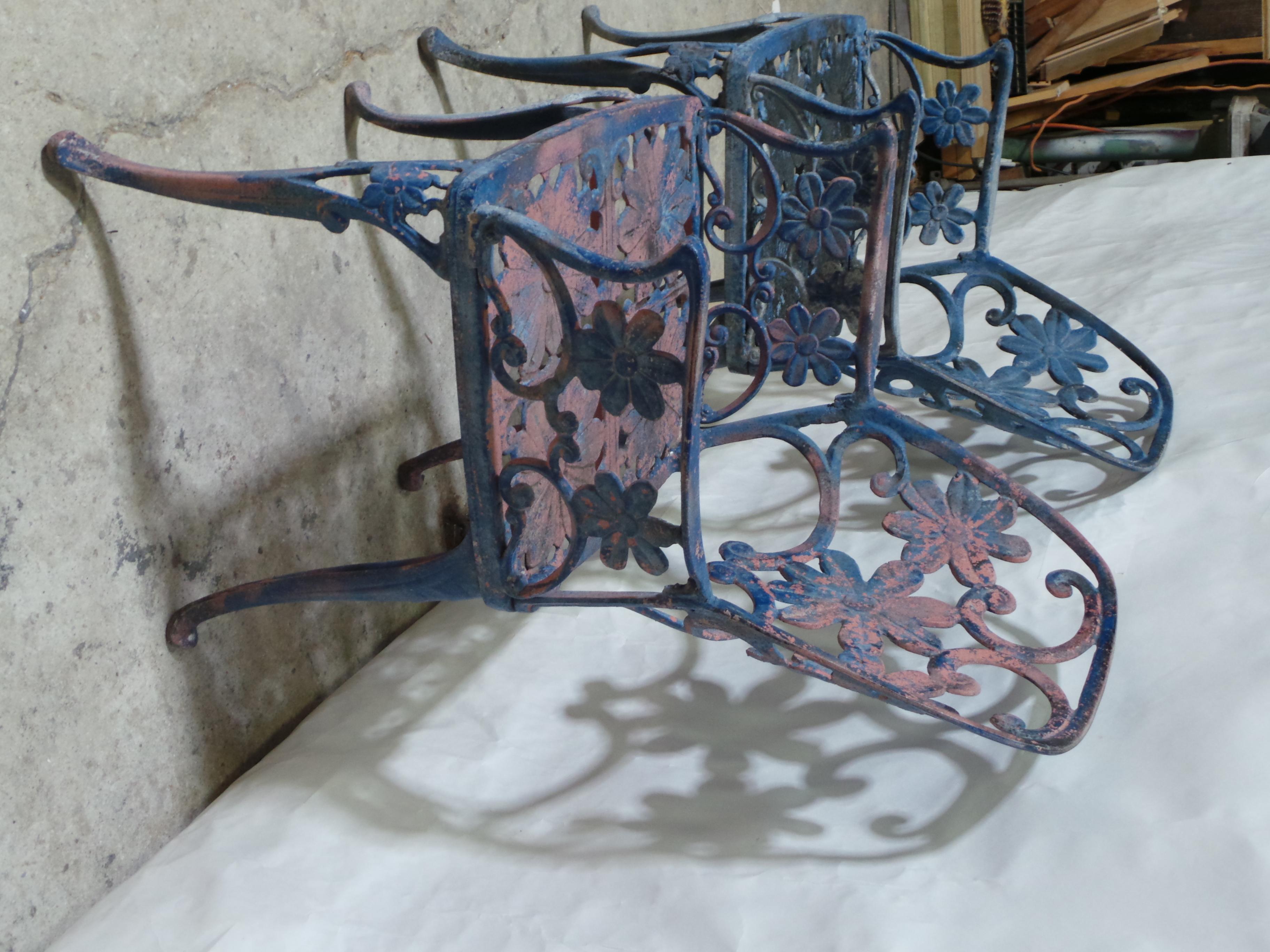 Sillas de Jardín de Aluminio Floral Estilo Mediano Siglo Original Pintadas en venta 1