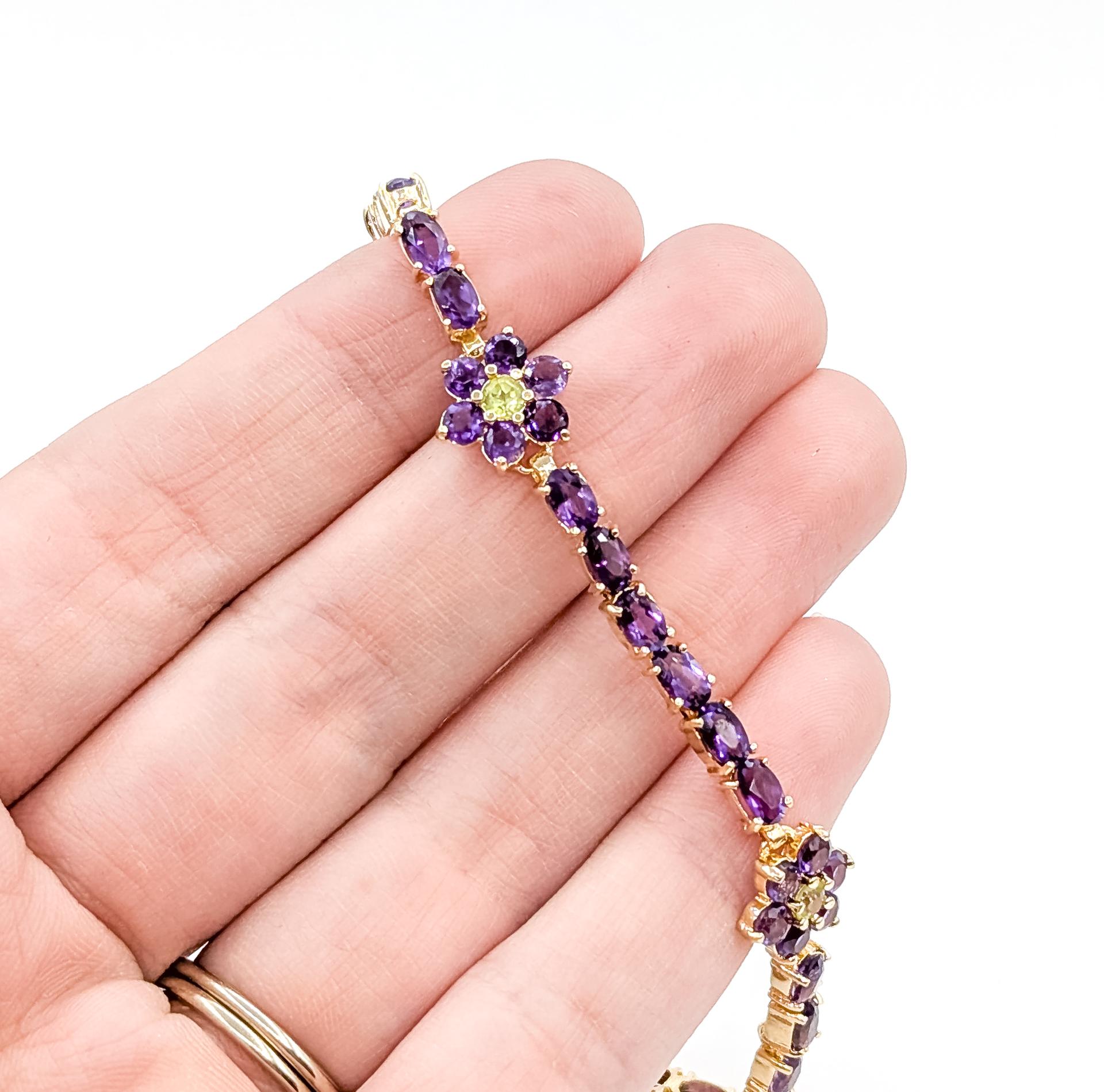 Floral Amethyst & Peridot Armband in 14k (Zeitgenössisch) im Angebot