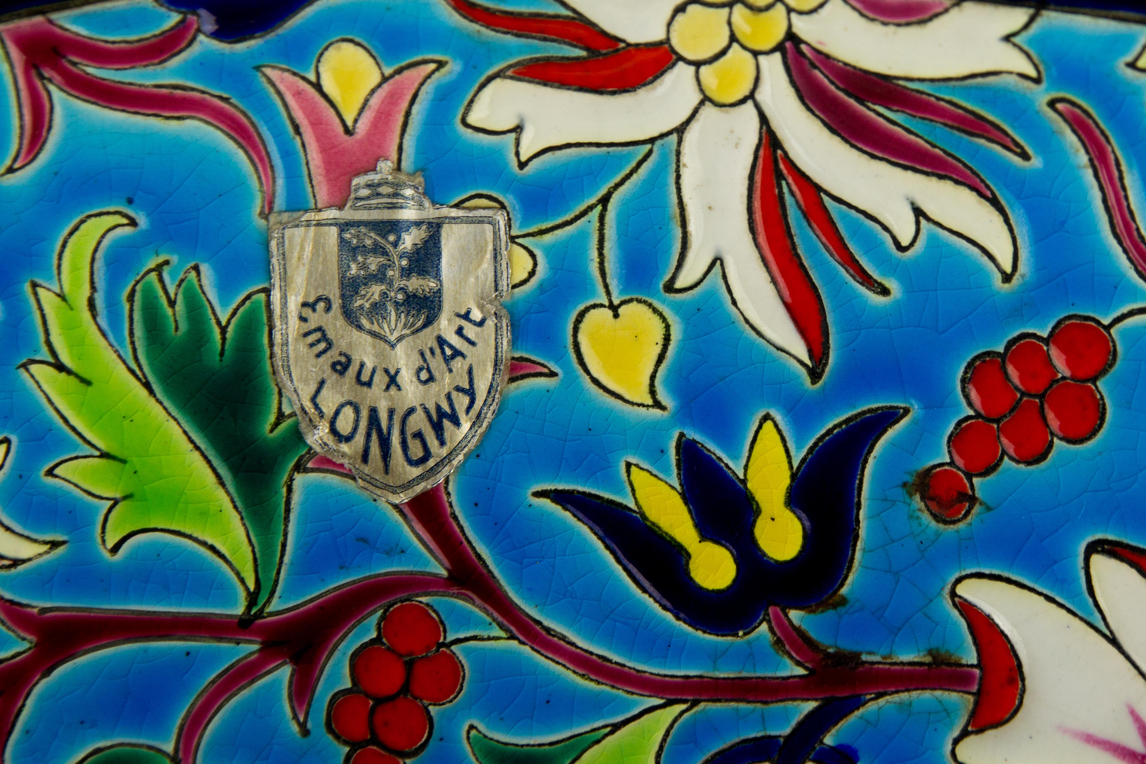 Plat à fruits en céramique à motifs floraux et turquoise de la Manufacture of Longwy Enamels en vente 12