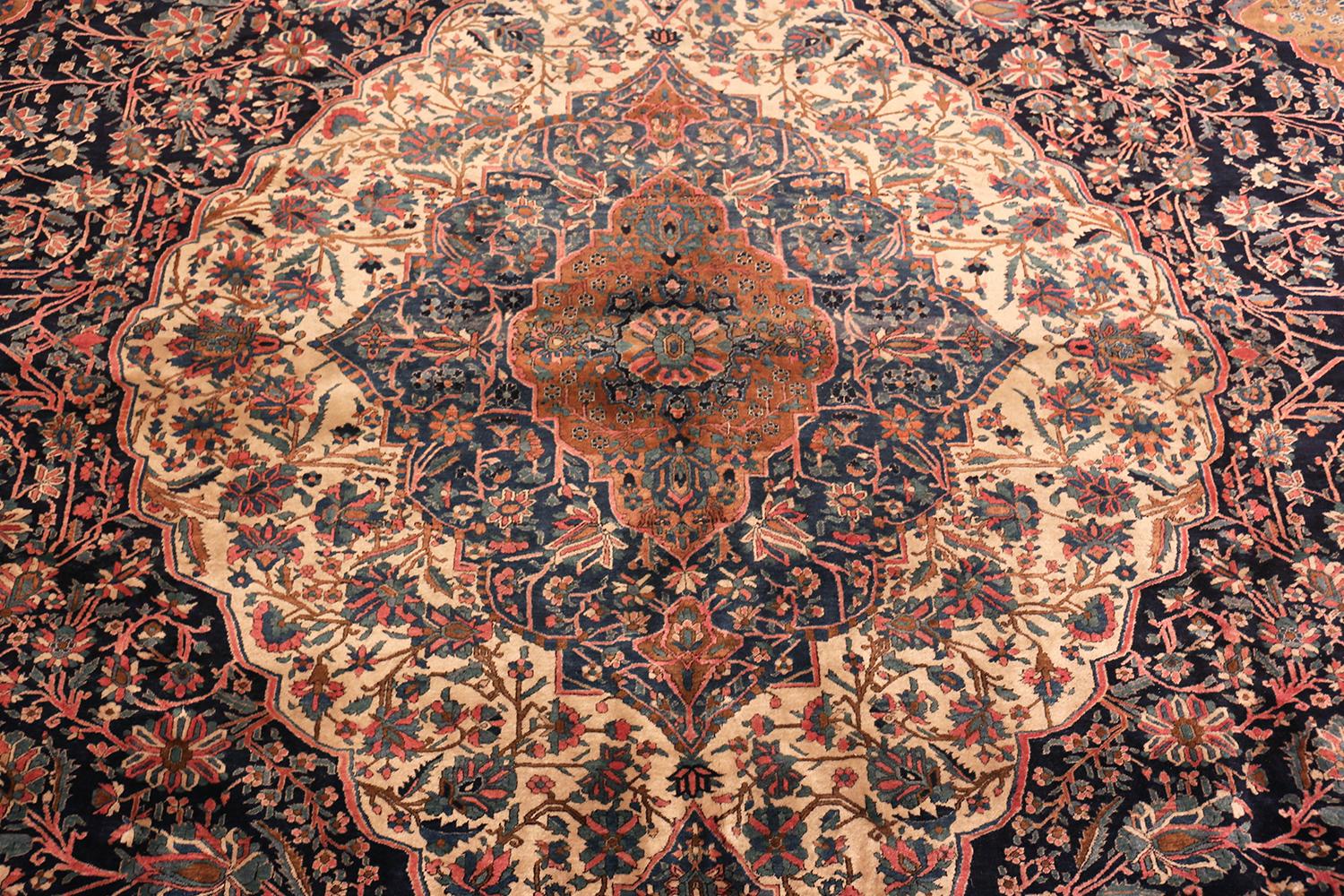 Antiker persischer Mohtasham Kashan Teppich. 10 Fuß 10 in x 14 Fuß 7 in im Zustand „Gut“ im Angebot in New York, NY