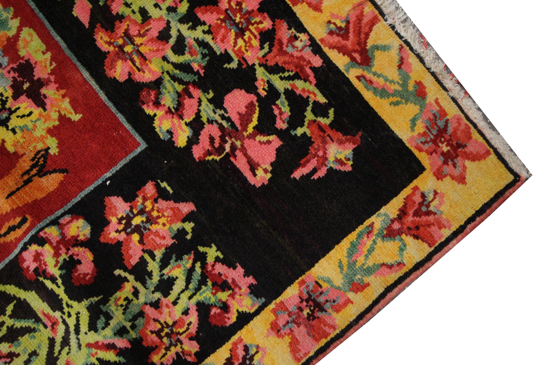Mid-20th Century Floral Antique Rug, Handmade Carpet Handwoven Rug Oriental Livingroom Rug For Sale