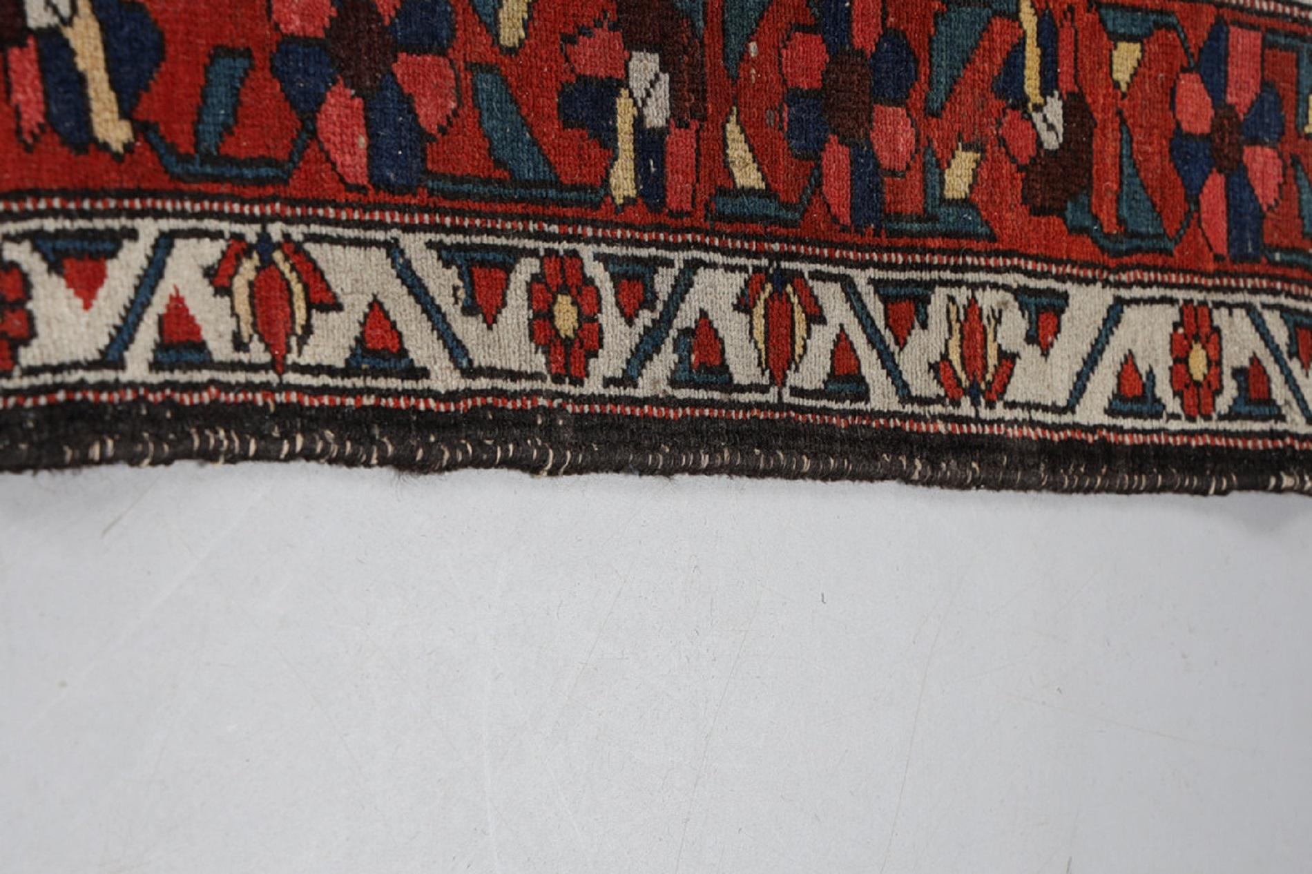Traditioneller blauer geblümter antiker Teppich aus Wolle für das Wohnzimmer (Art déco) im Angebot