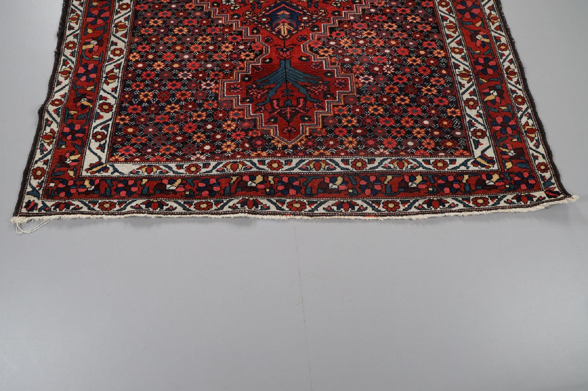 Traditioneller blauer geblümter antiker Teppich aus Wolle für das Wohnzimmer (Pflanzlich gefärbt) im Angebot