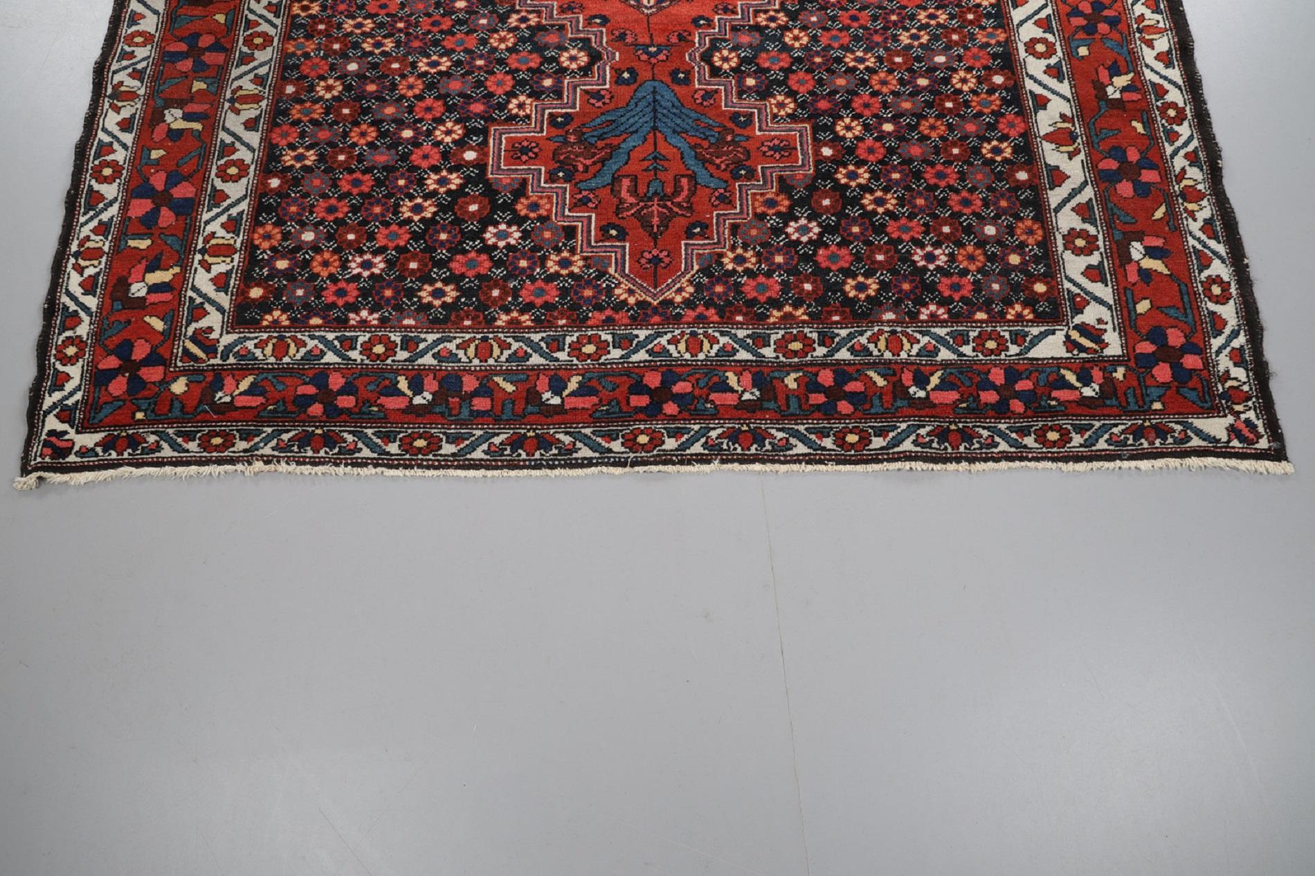 Floral Antique Rug Wool Traditional Carpet Blue Living Room Rug In Excellent Condition For Sale In Hampshire, GB