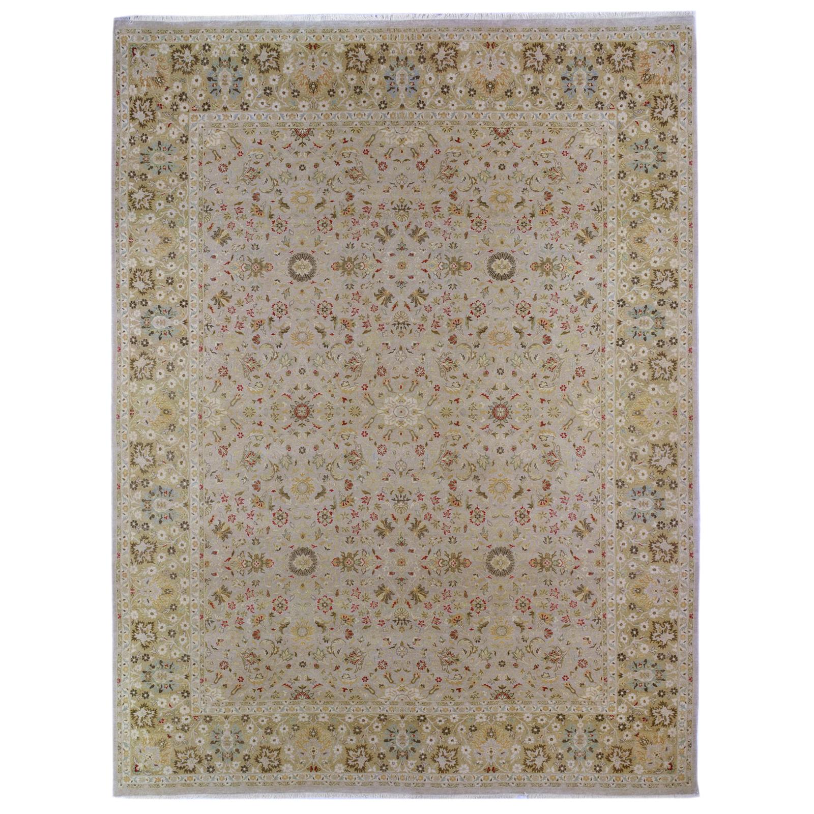 Tapis à motifs floraux beige, vert et or en vente