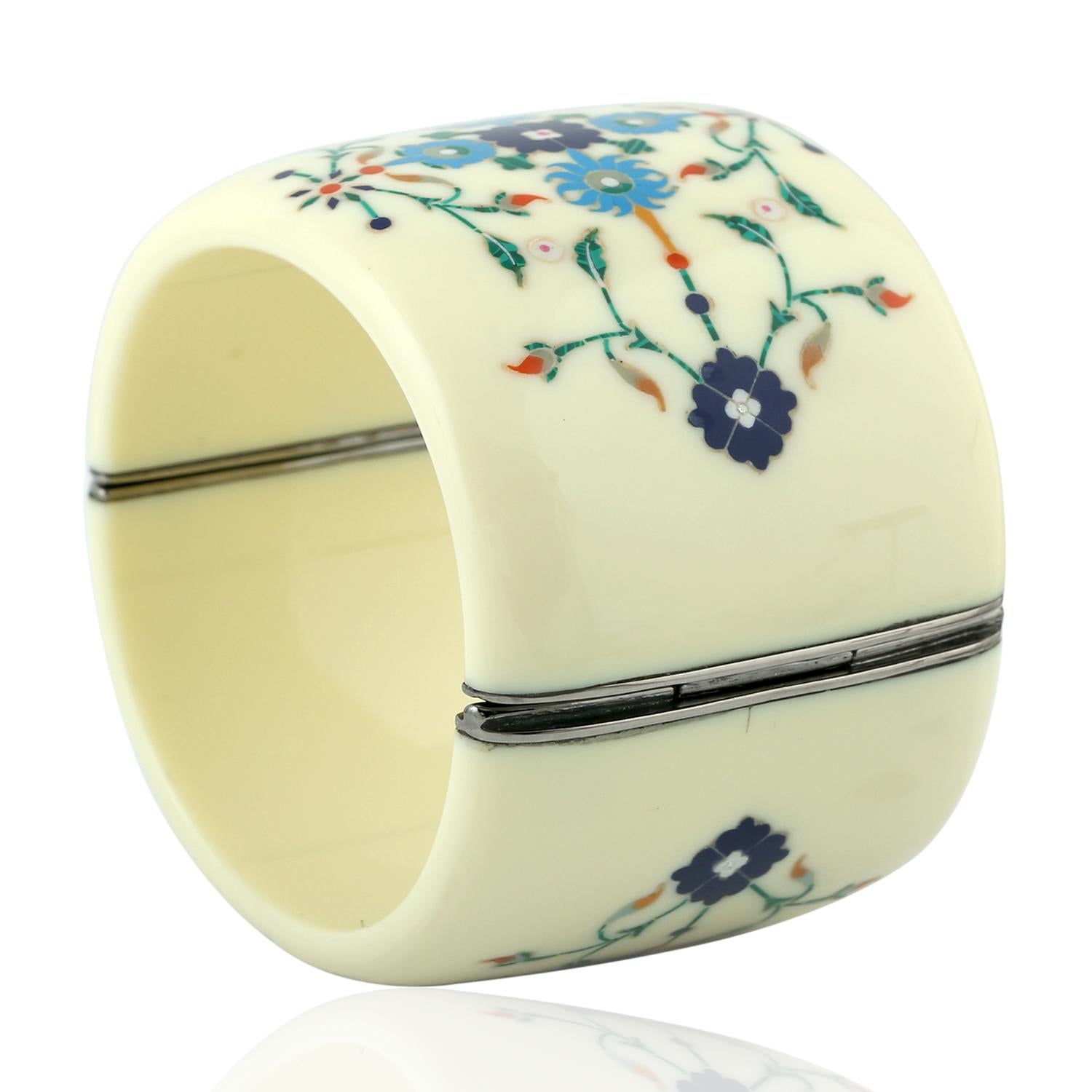 Mixed Cut Floral Art Bakelite Cuff With Diamonds Made in 18k Gold & Silver For Sale